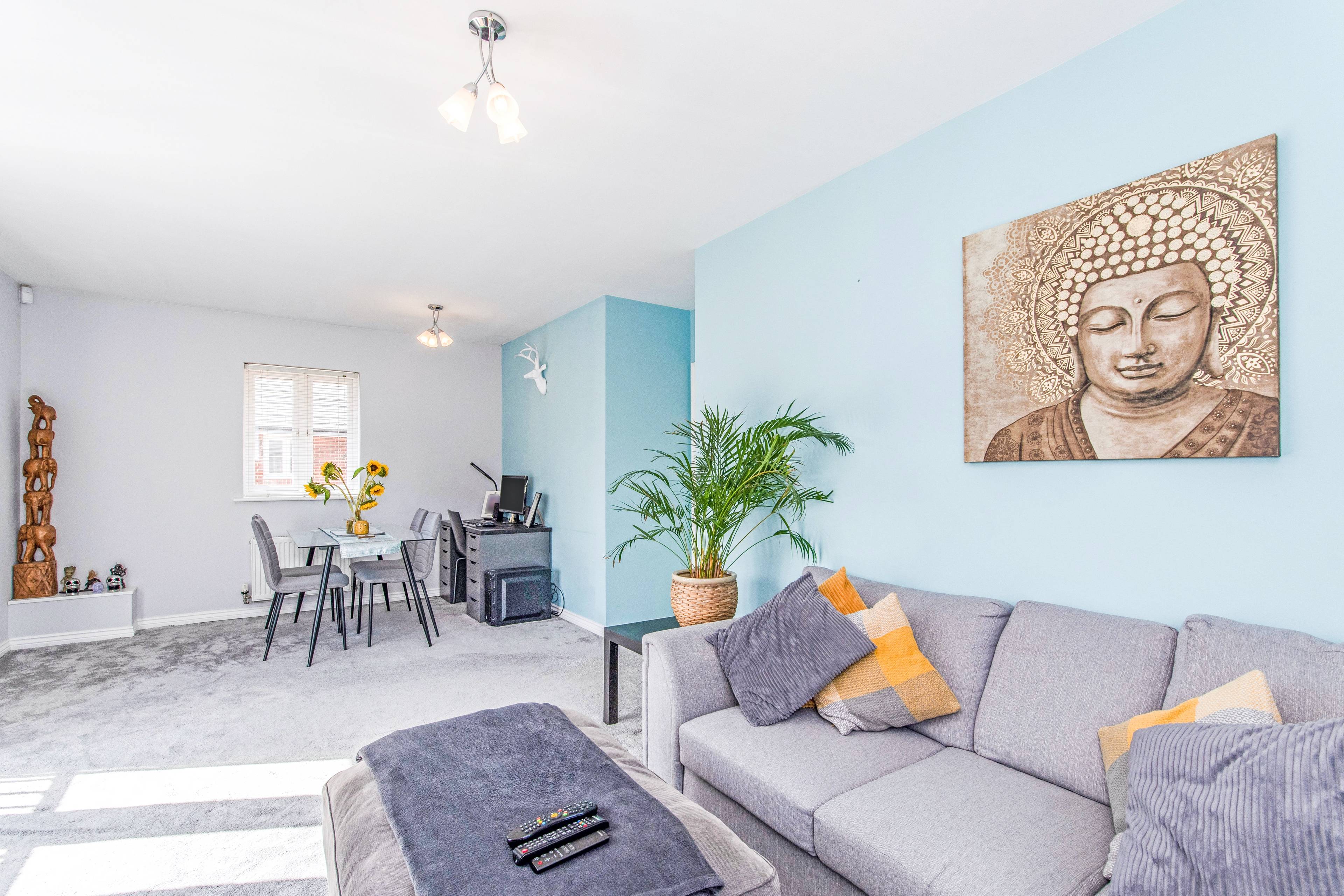 Lounge/Dining Room