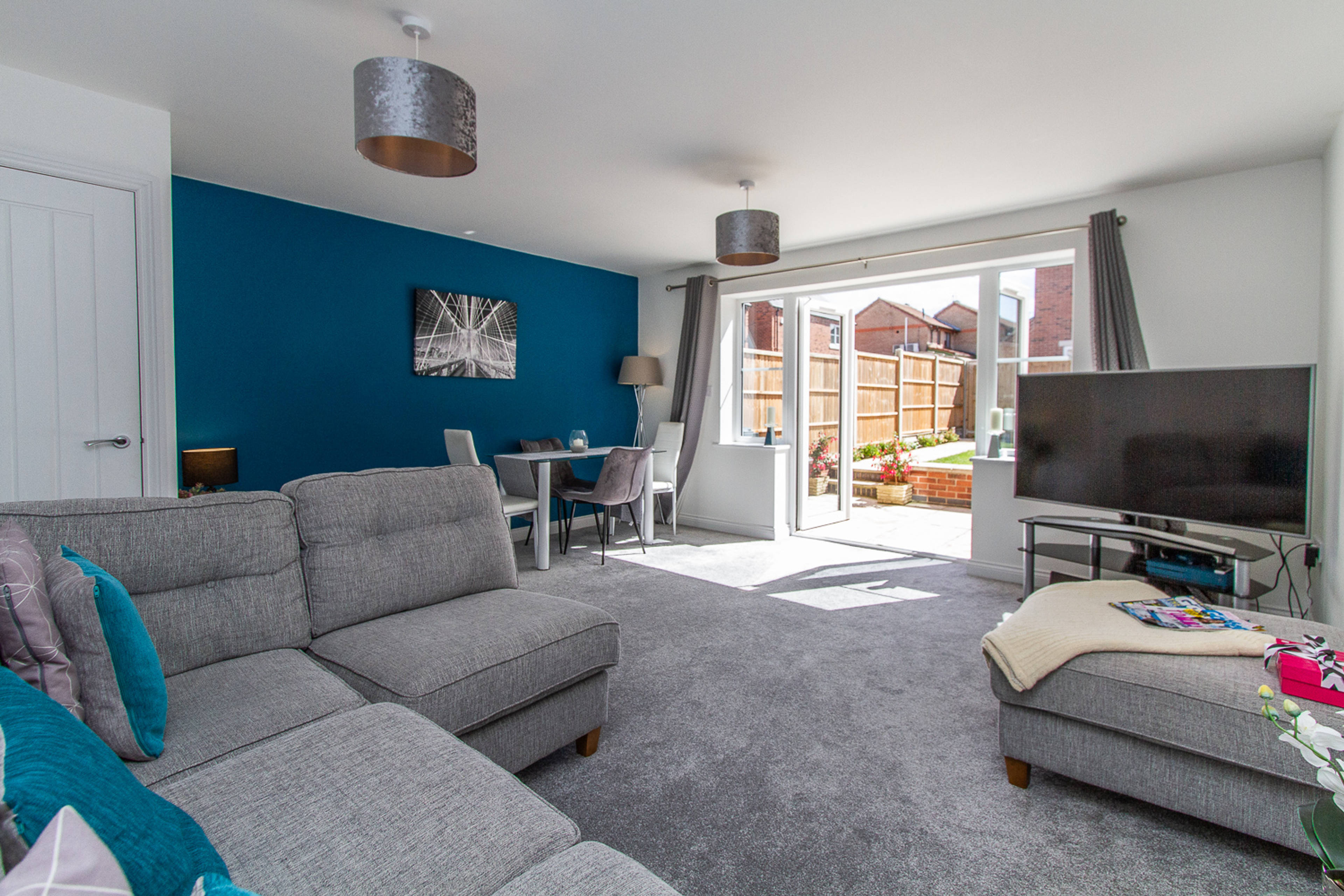 Lounge/Dining Room