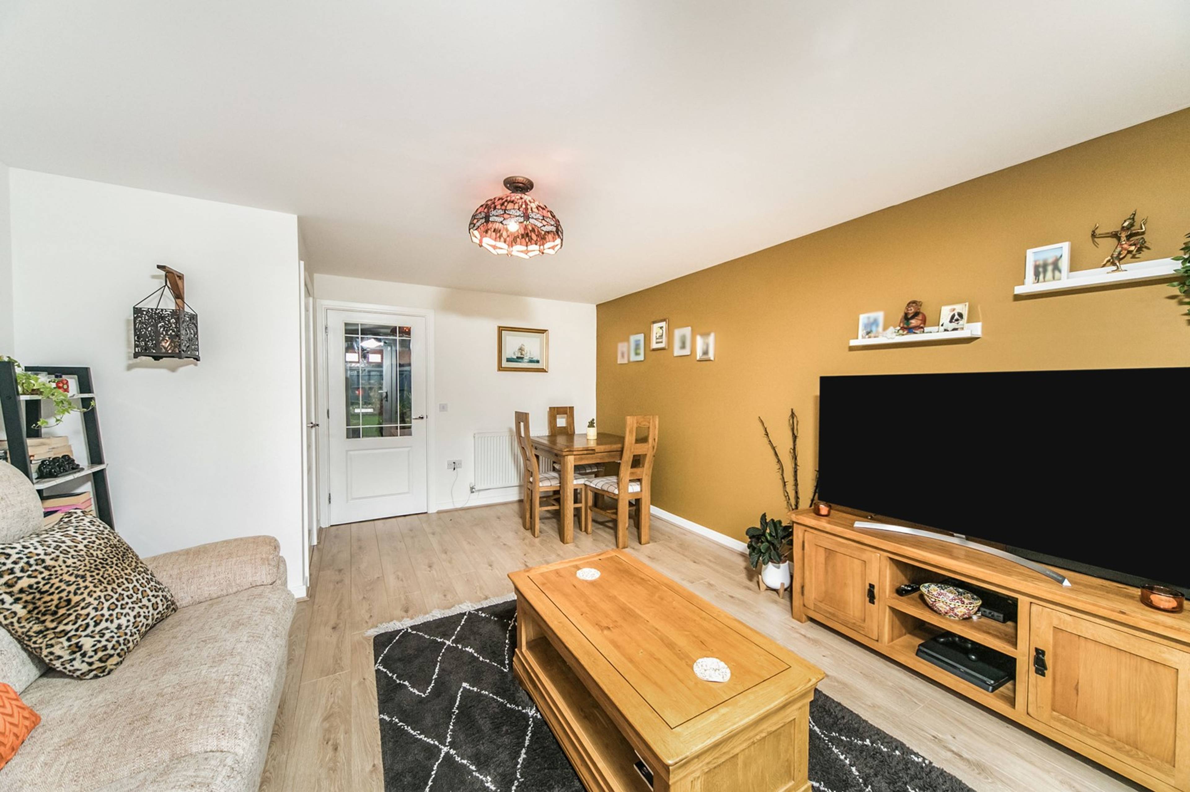 Lounge/Dining Room