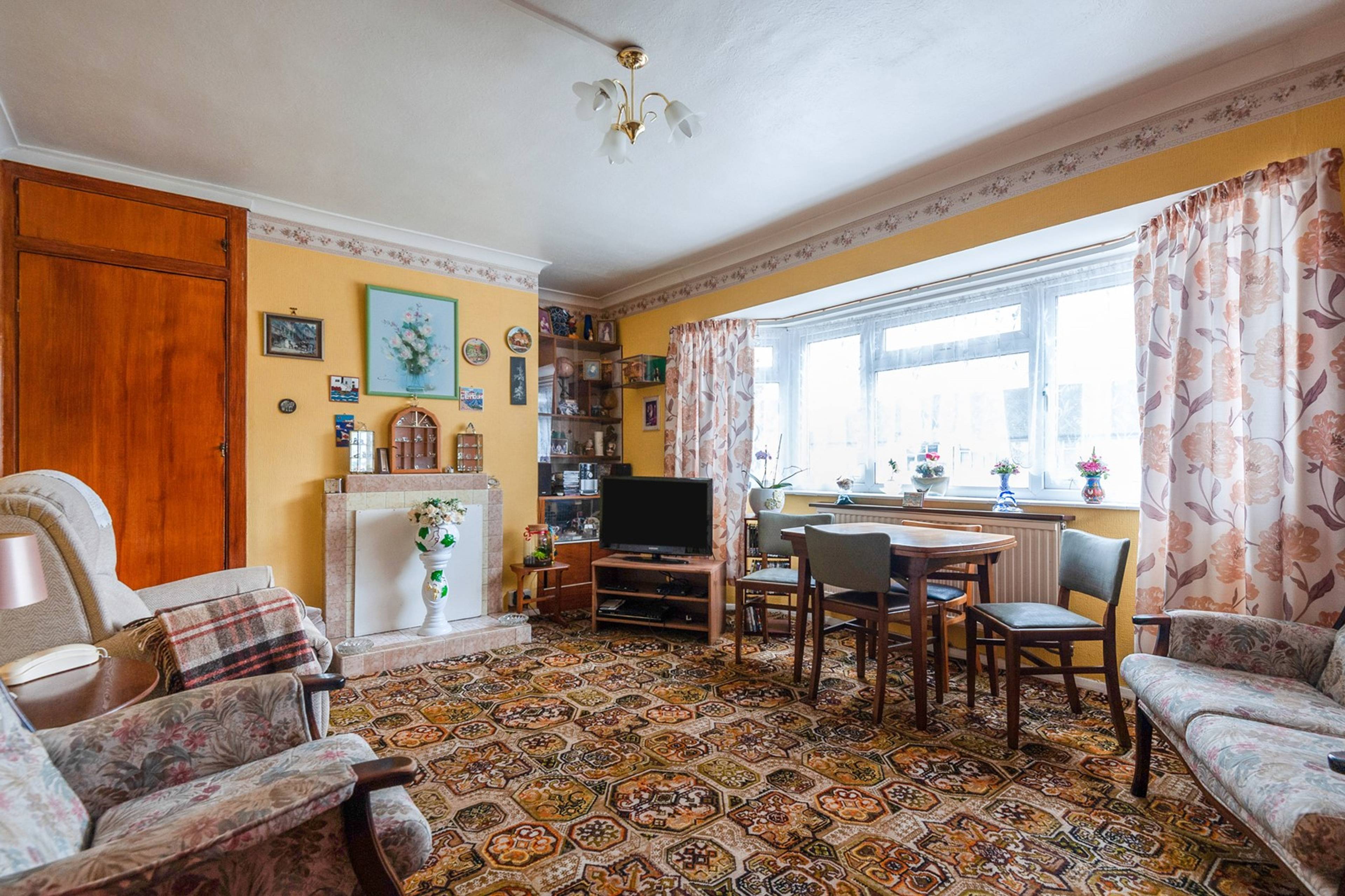 Lounge/Dining Room