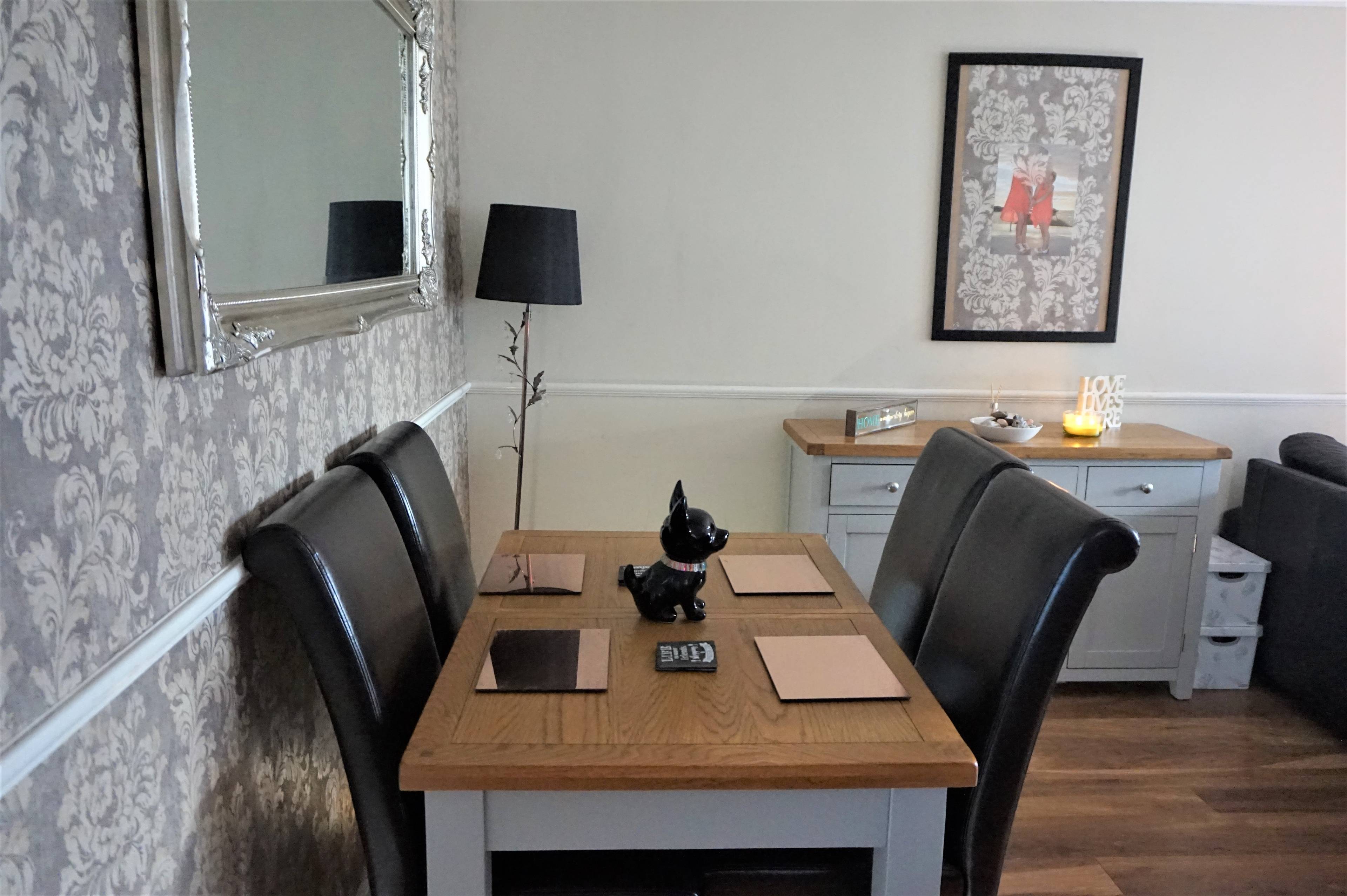 Lounge/Dining Room