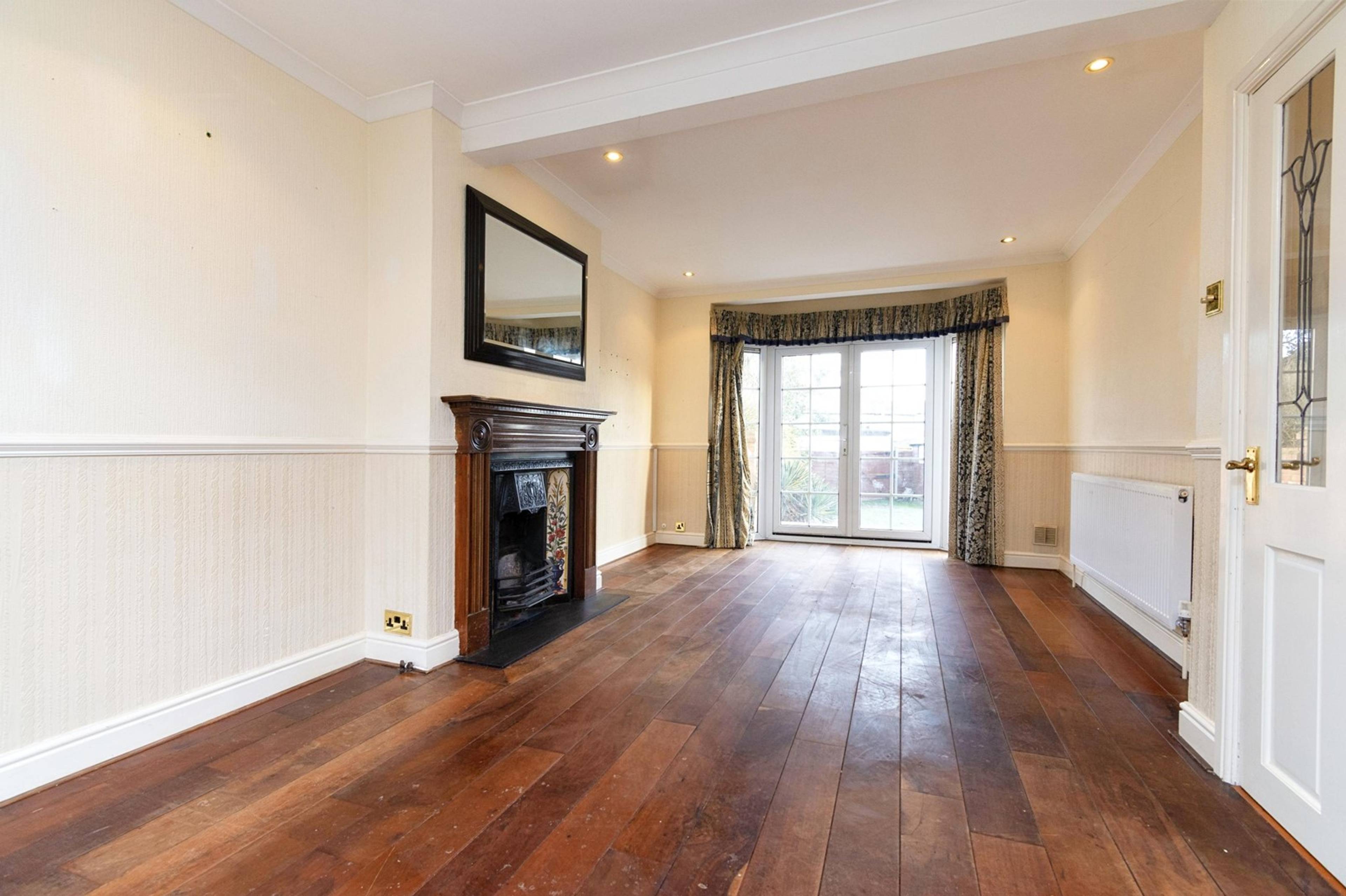 Lounge/Dining Room