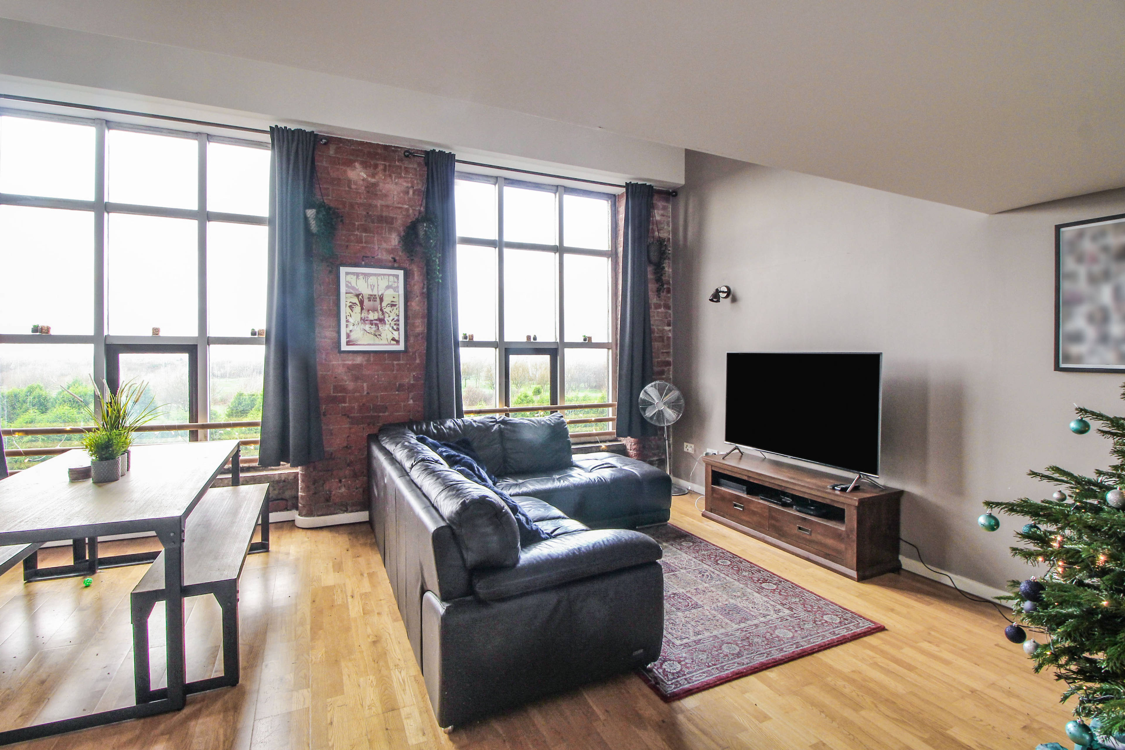 Lounge/Dining Room