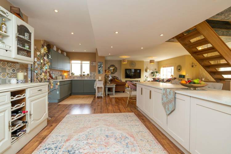 3 bedroom detached house