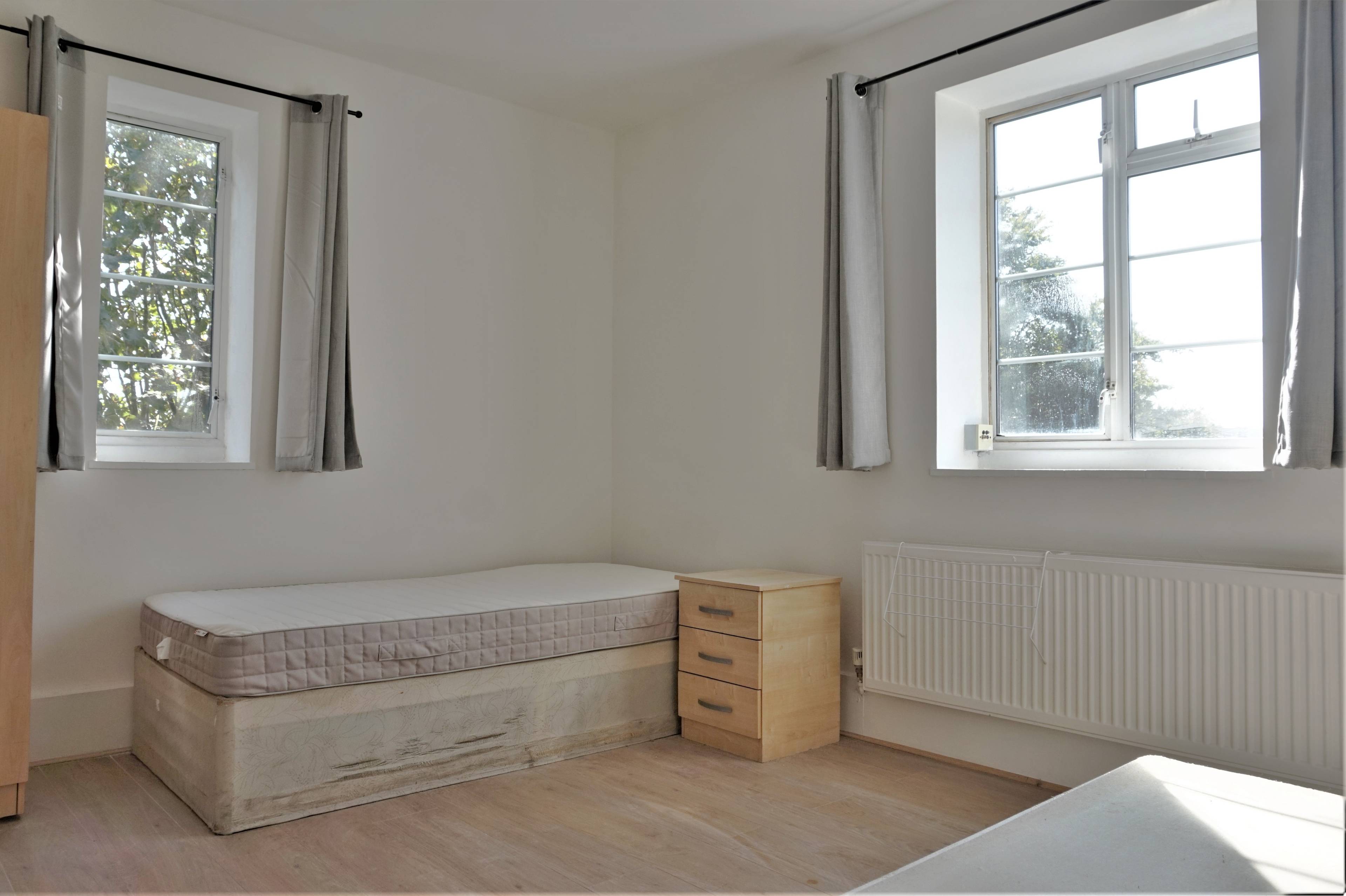 Living Room/Bedroom
