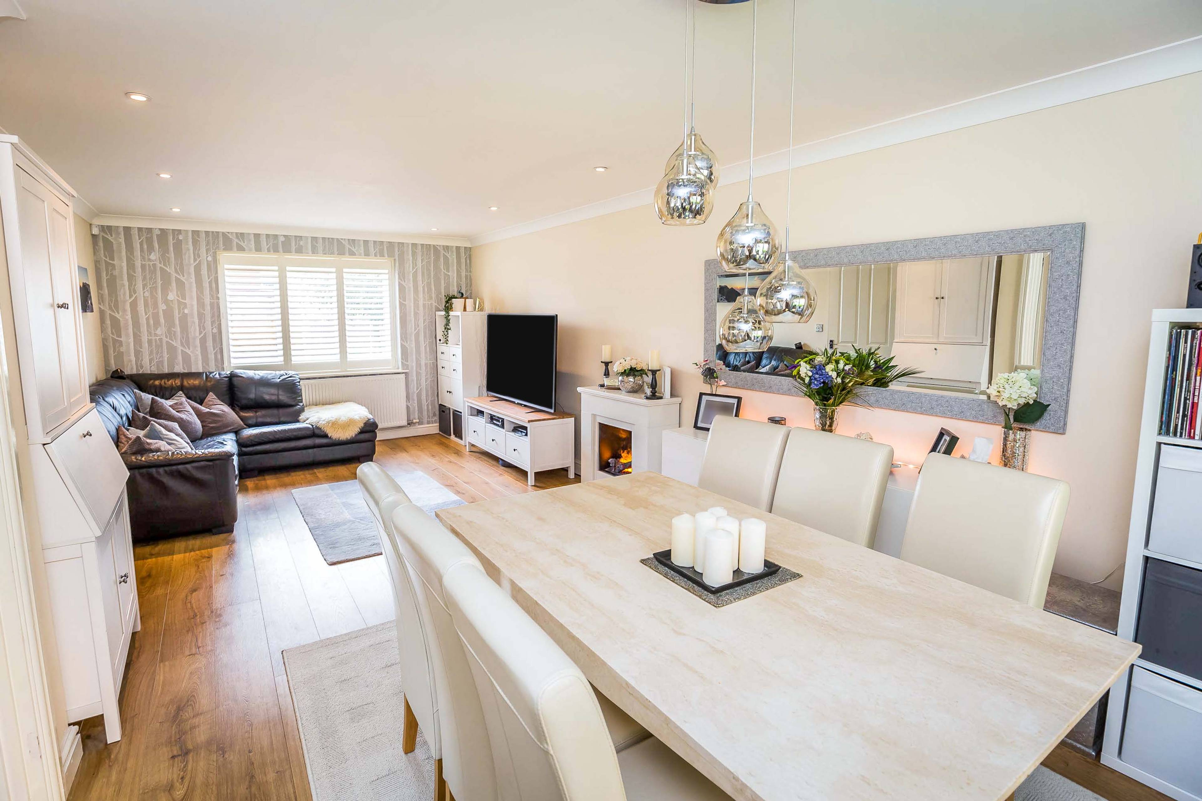 Lounge/Dining Room
