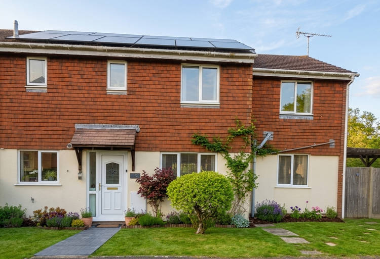 4 bedroom end of terrace house