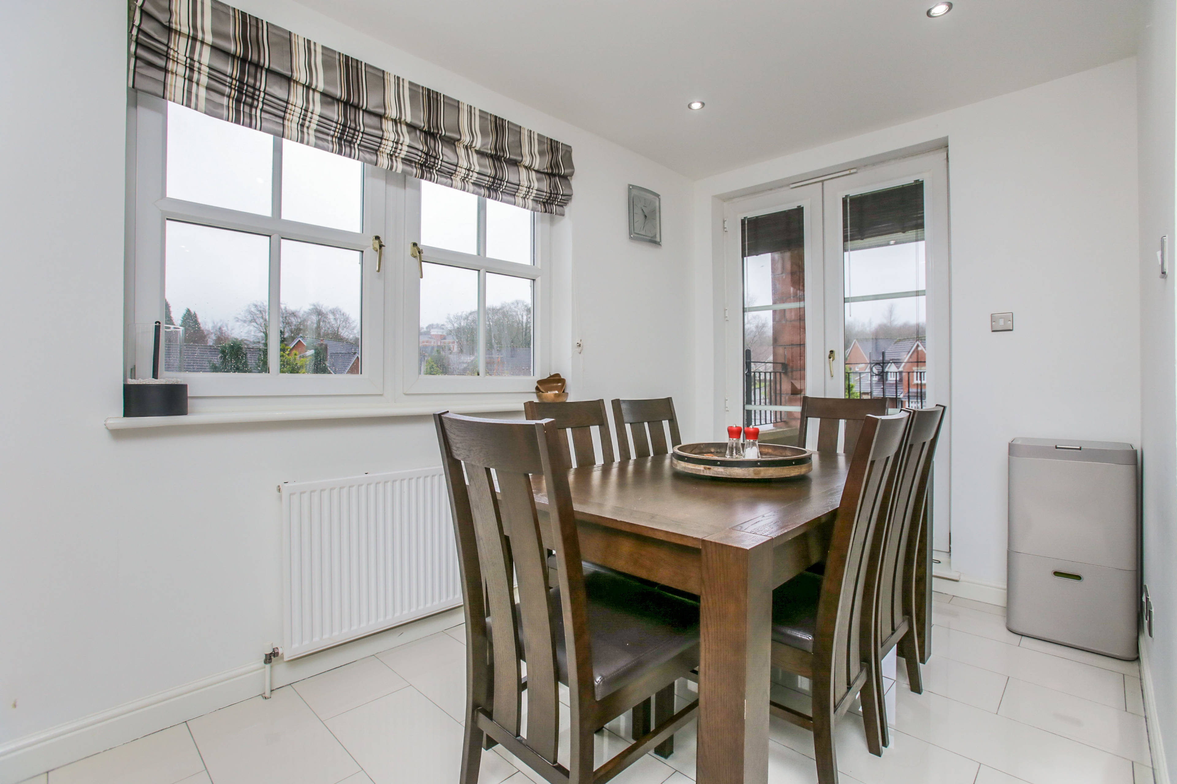 Bed 3 / Dining Room