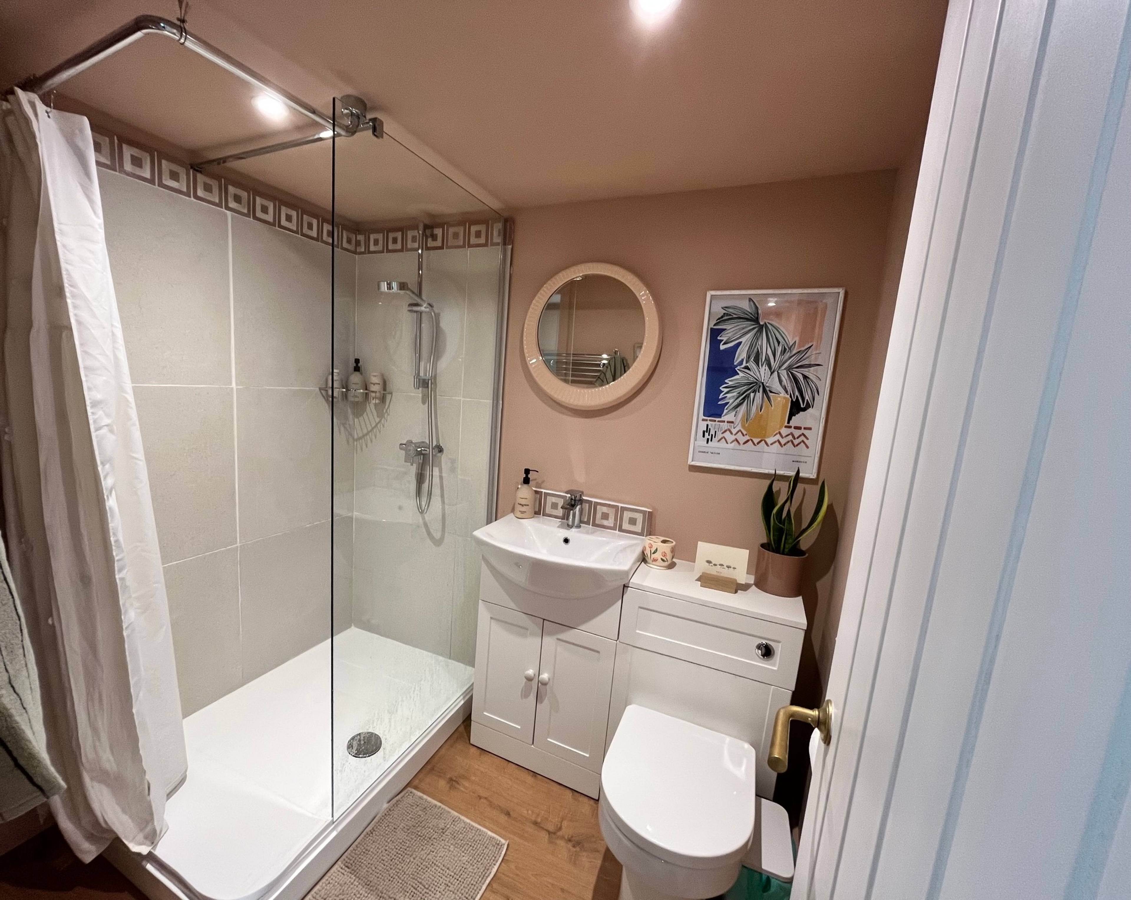 Annexe Shower Room