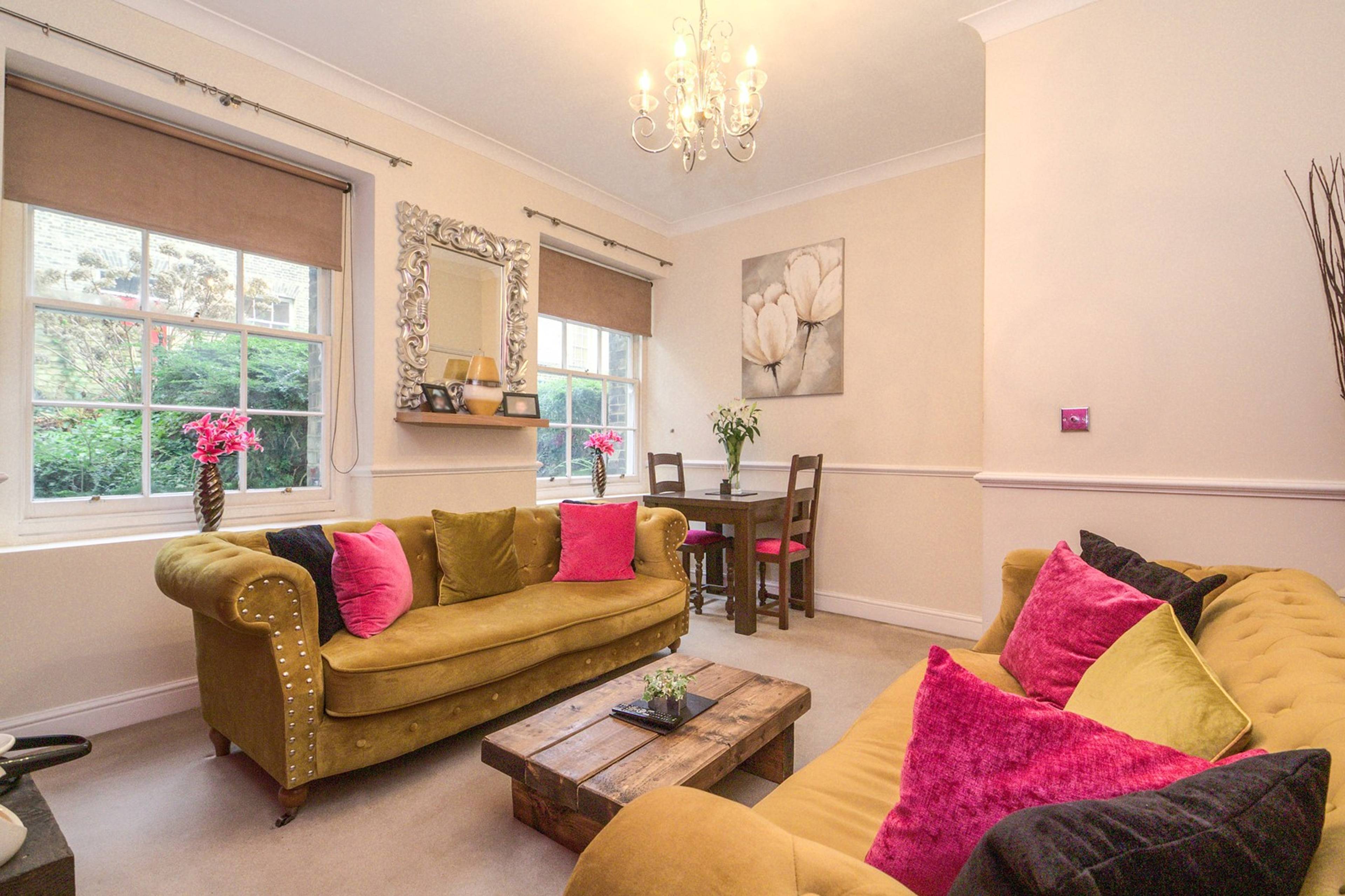 Lounge/Dining Room