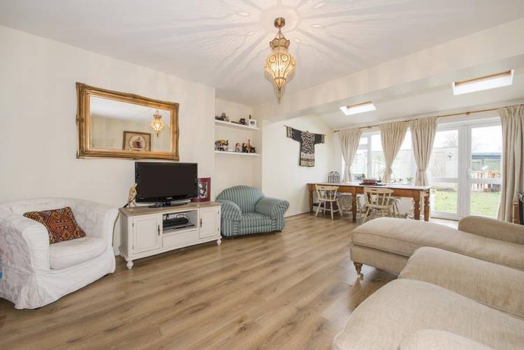 3 bedroom end of terrace house