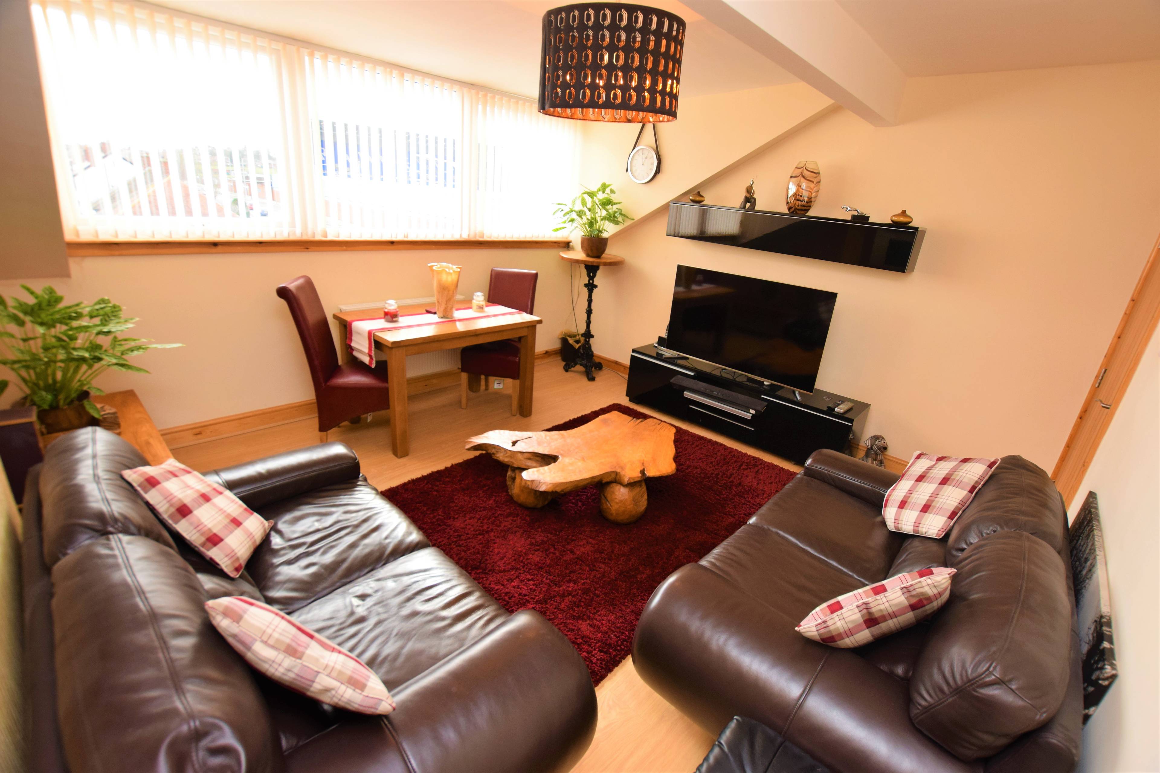 Lounge/Dining Room