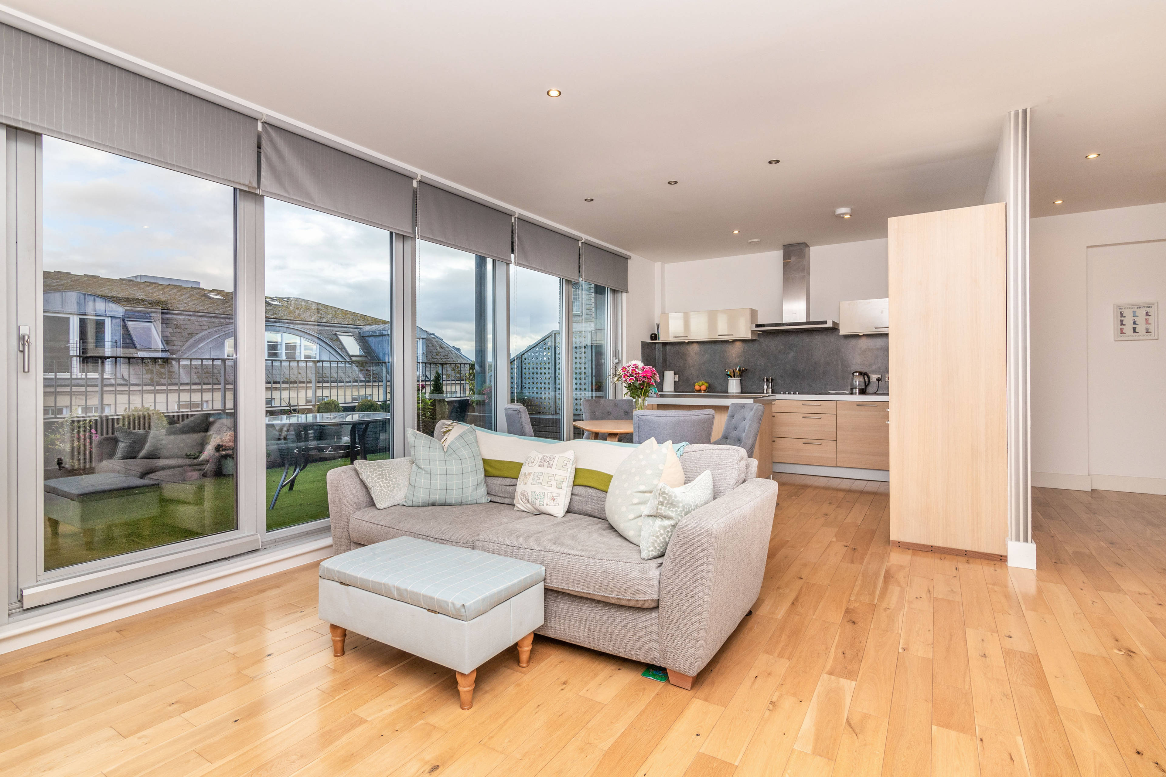Lounge / Kitchen