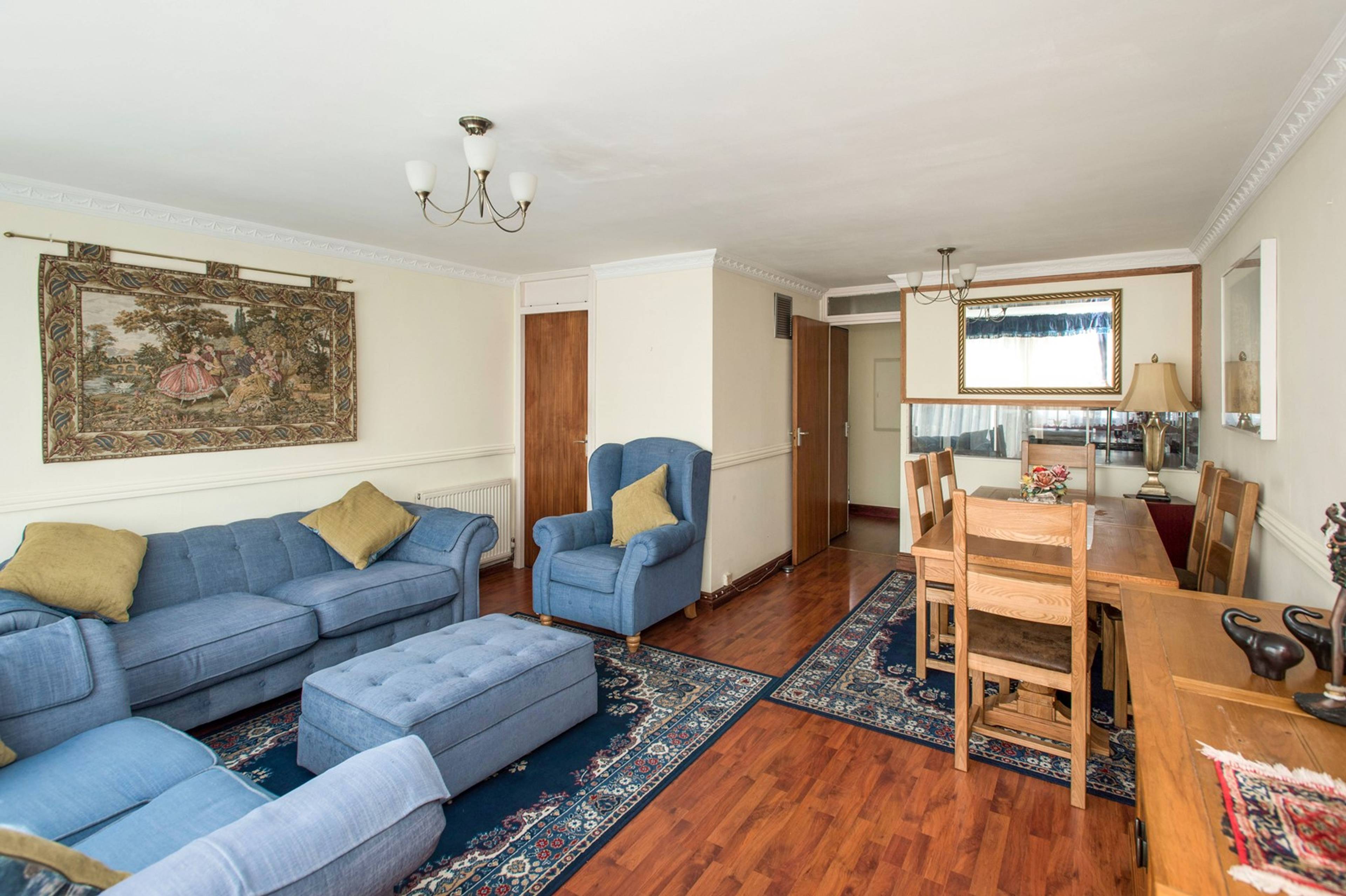 Lounge/Dining Room