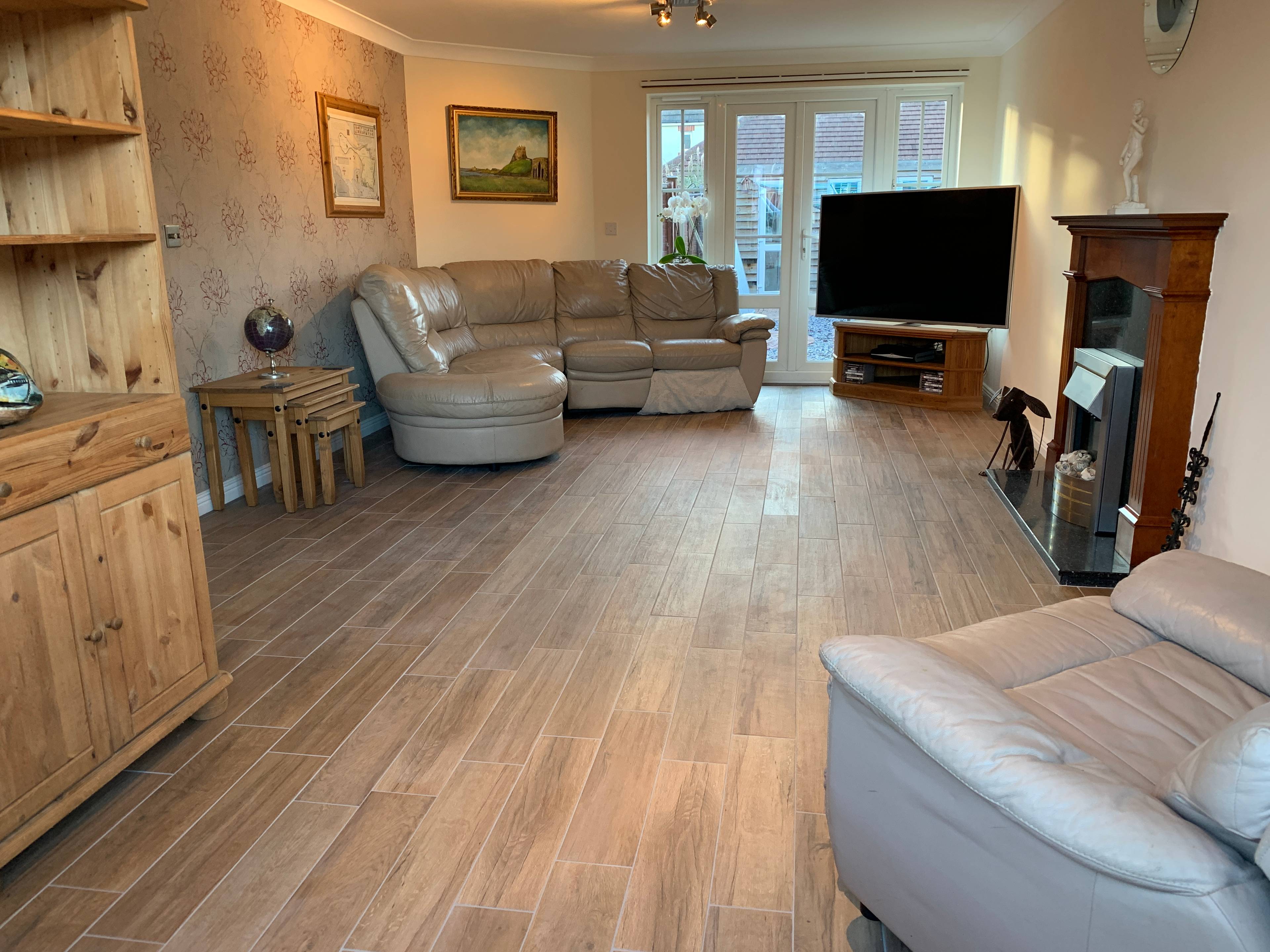 Lounge/Dining Room