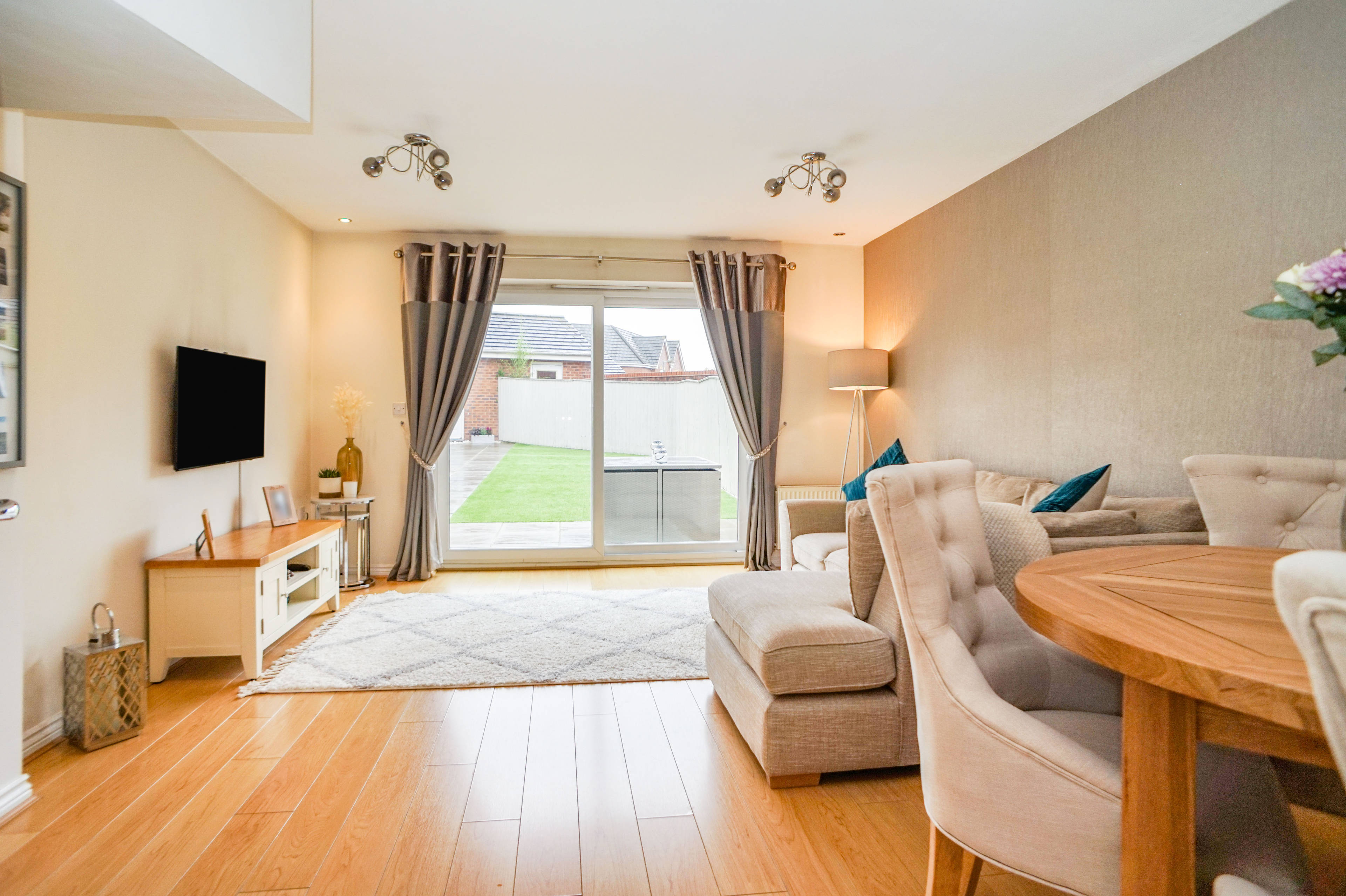Lounge/Dining Room