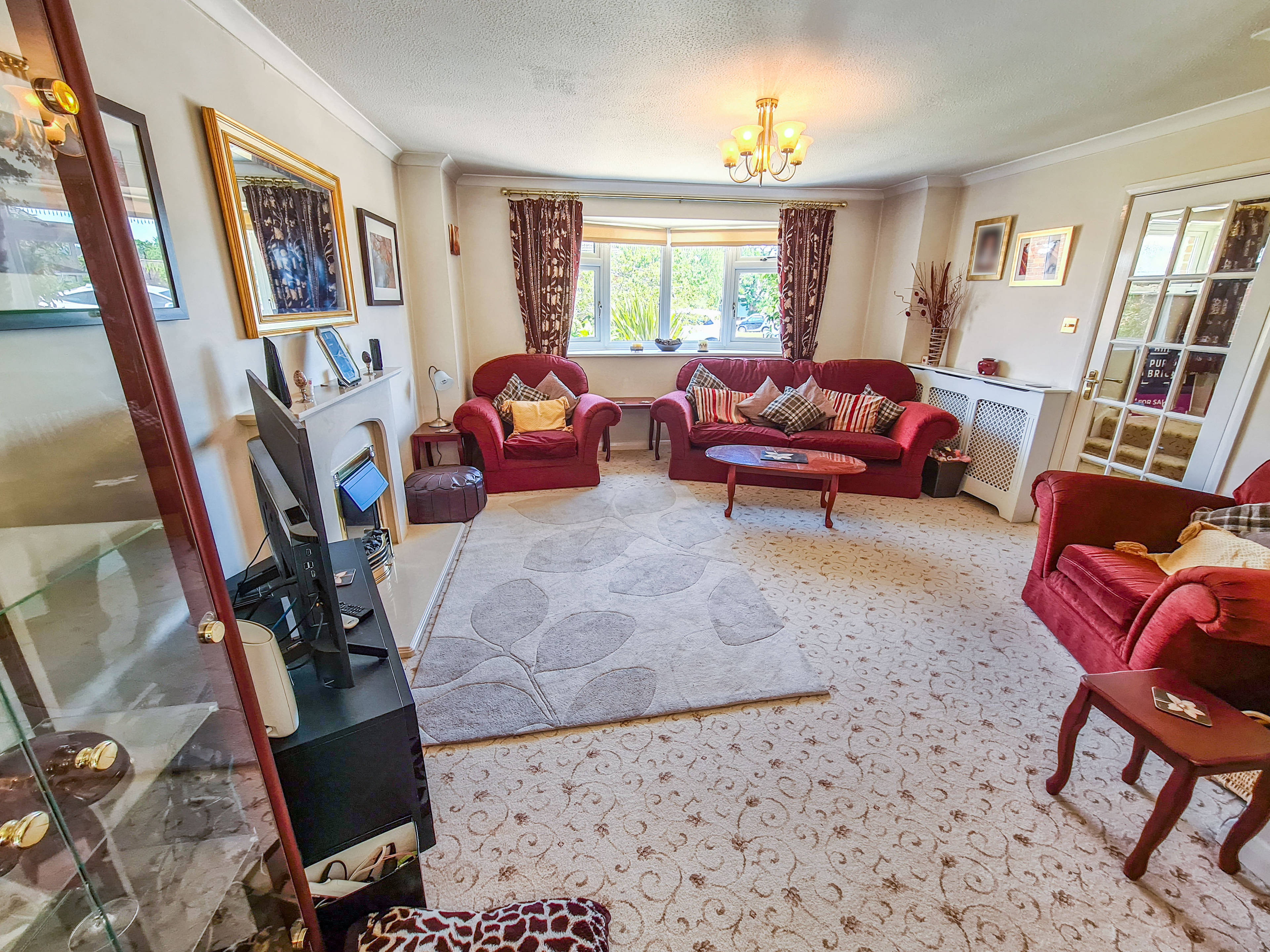 Lounge/Dining Room