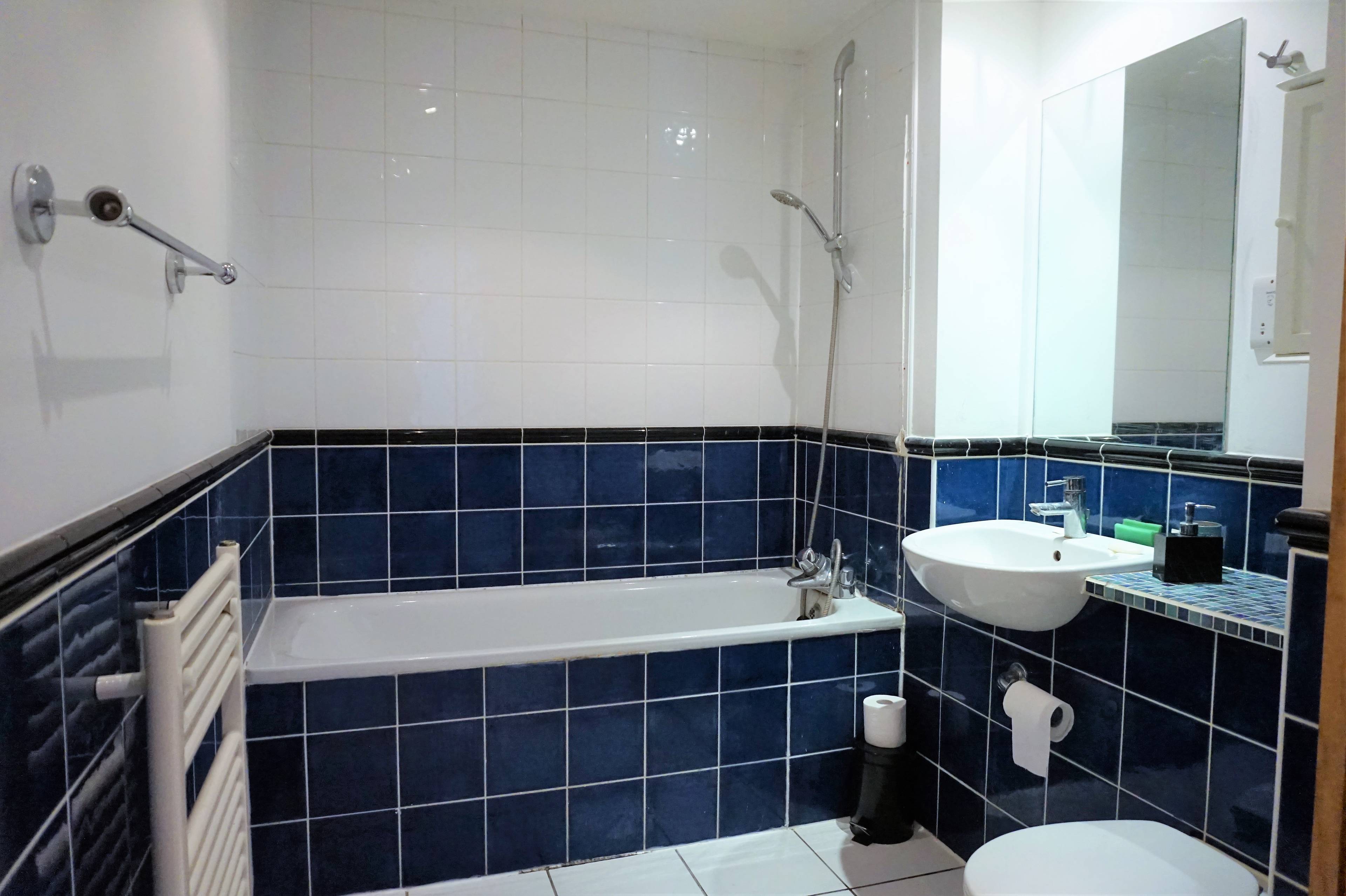 bathroom 