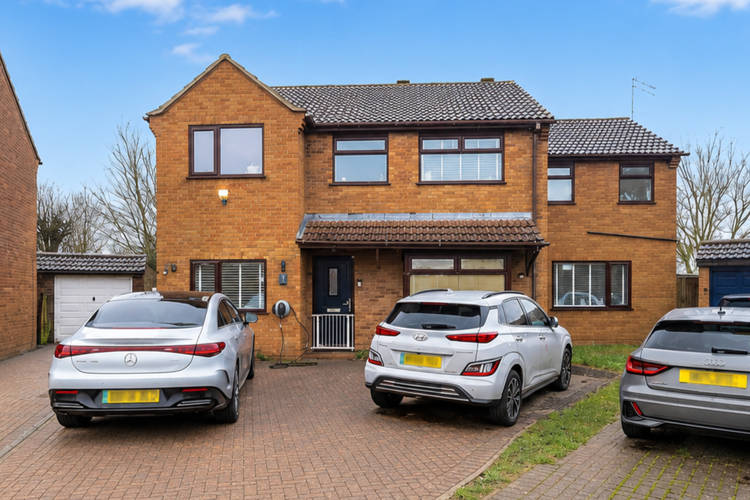 4 bedroom detached house
