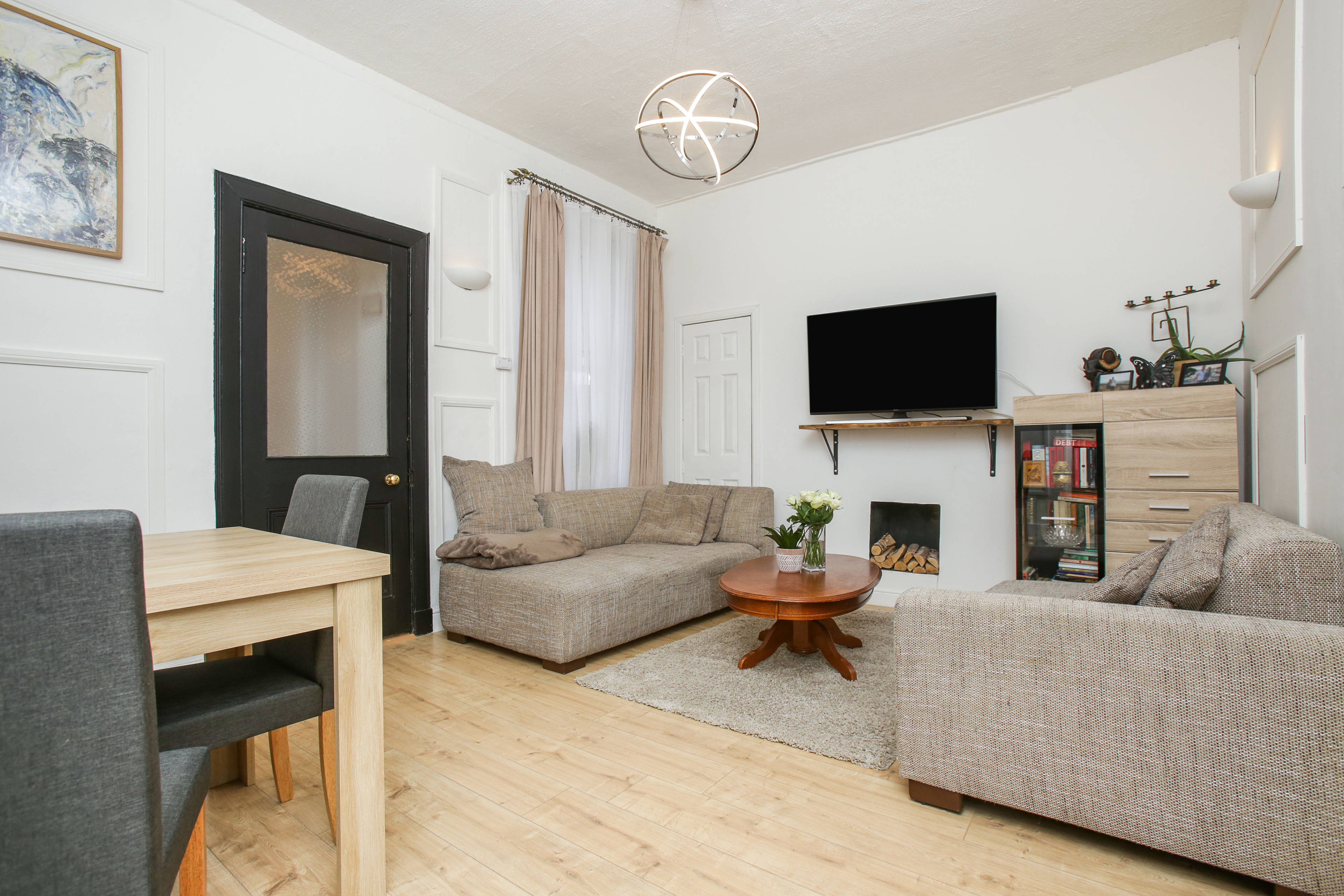 Lounge/Dining Room