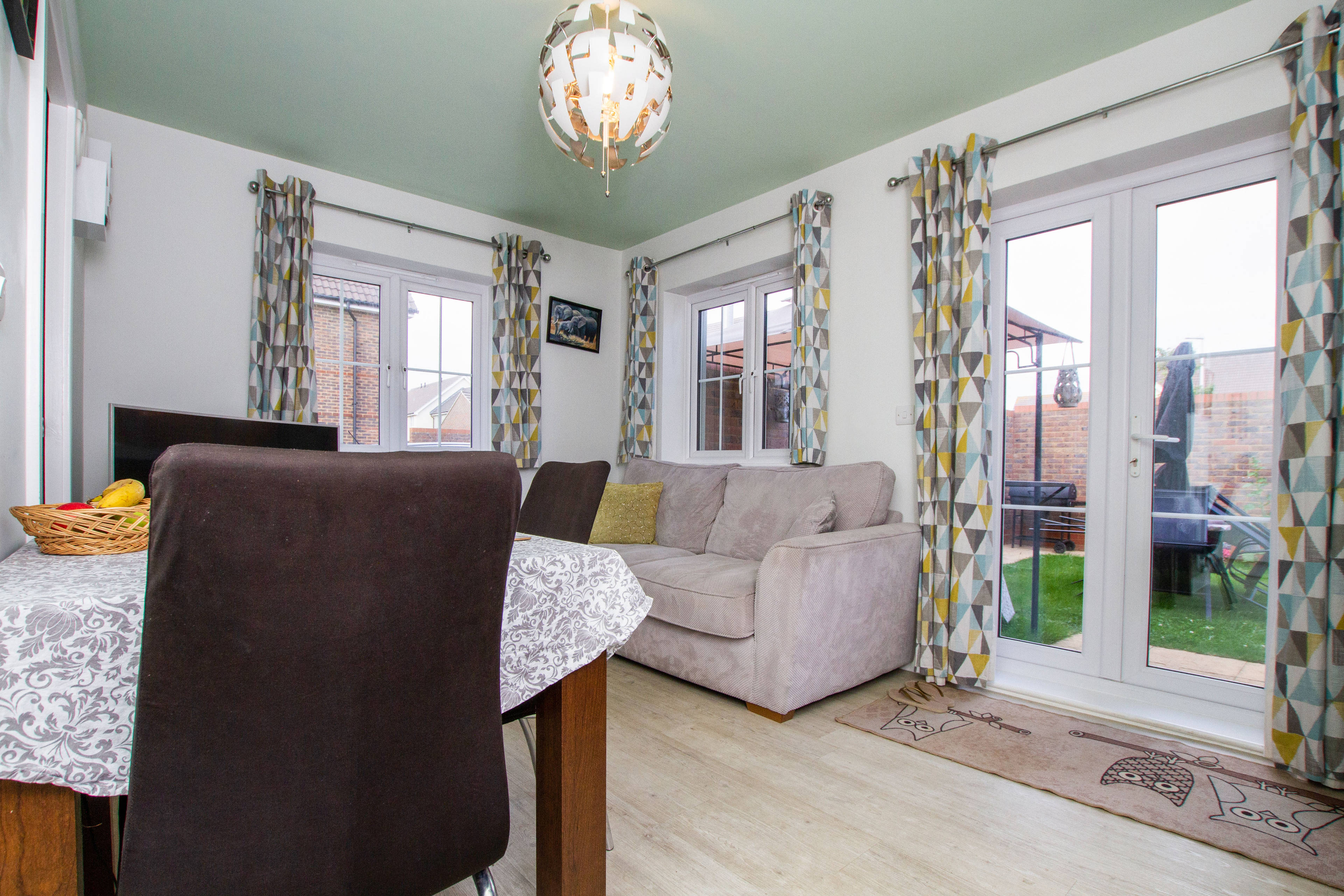 Lounge/Dining Room