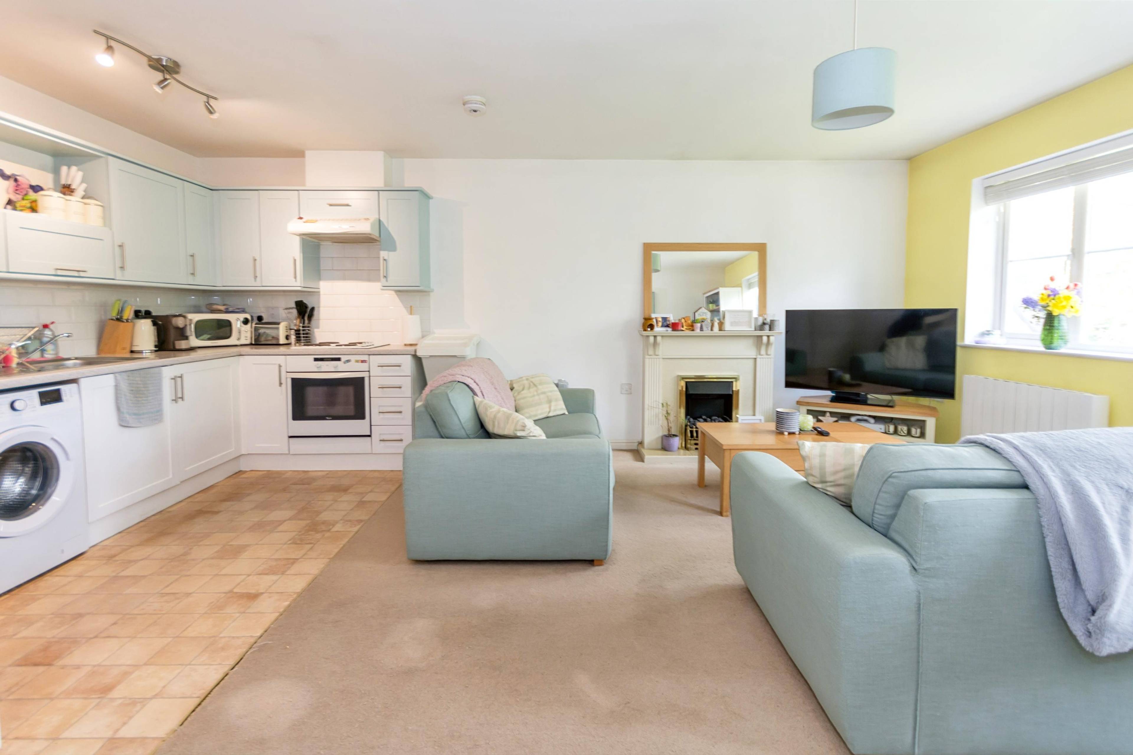 Lounge / Kitchen