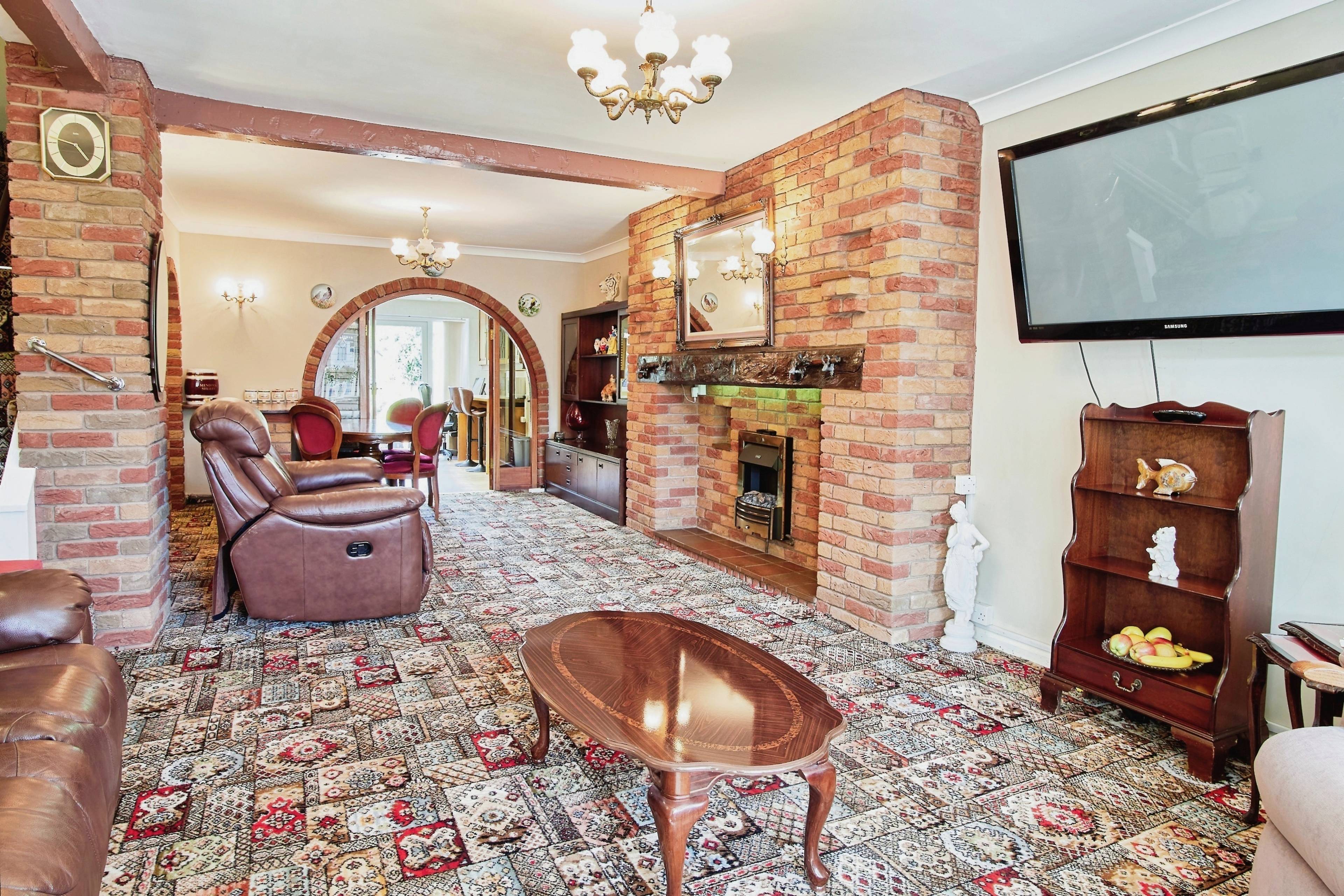 Lounge/Dining Room