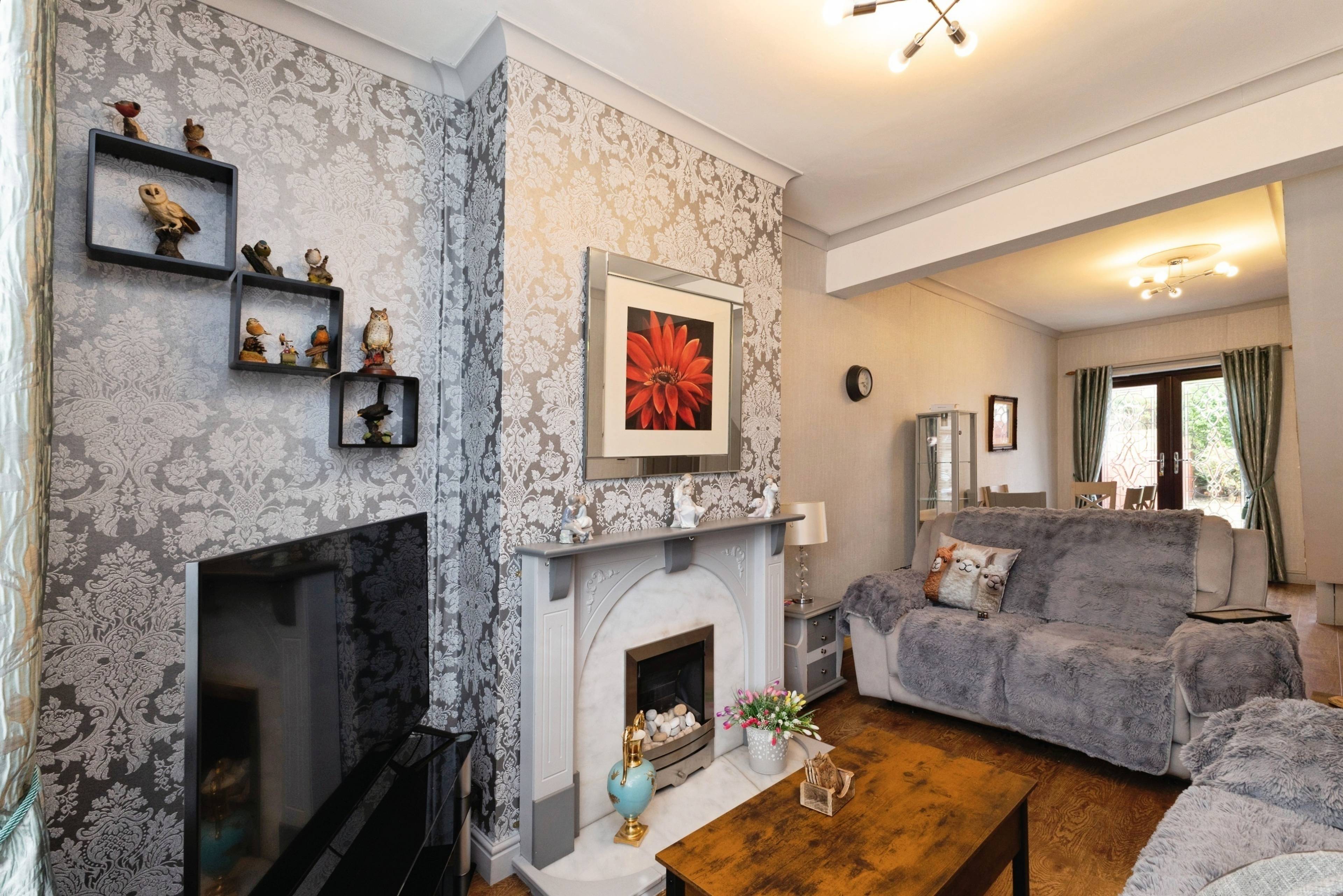 Lounge/Dining Room