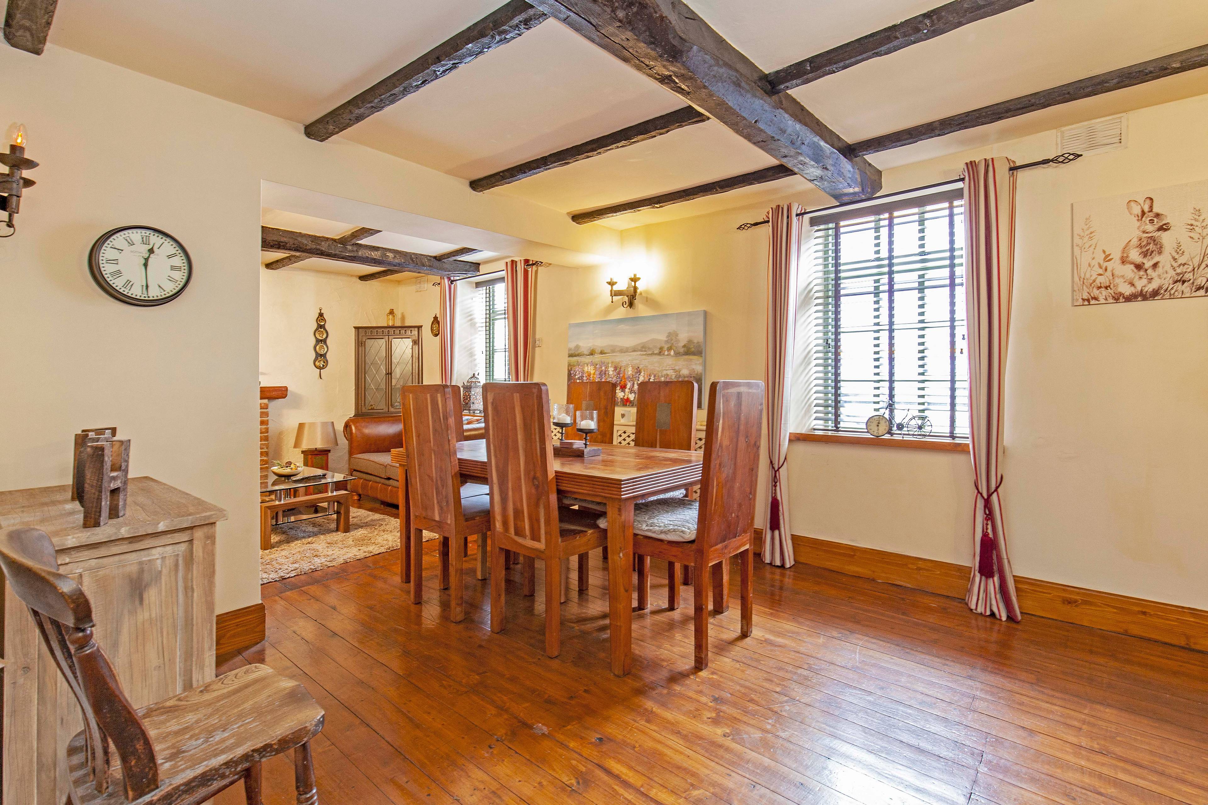 Lounge/Dining Room