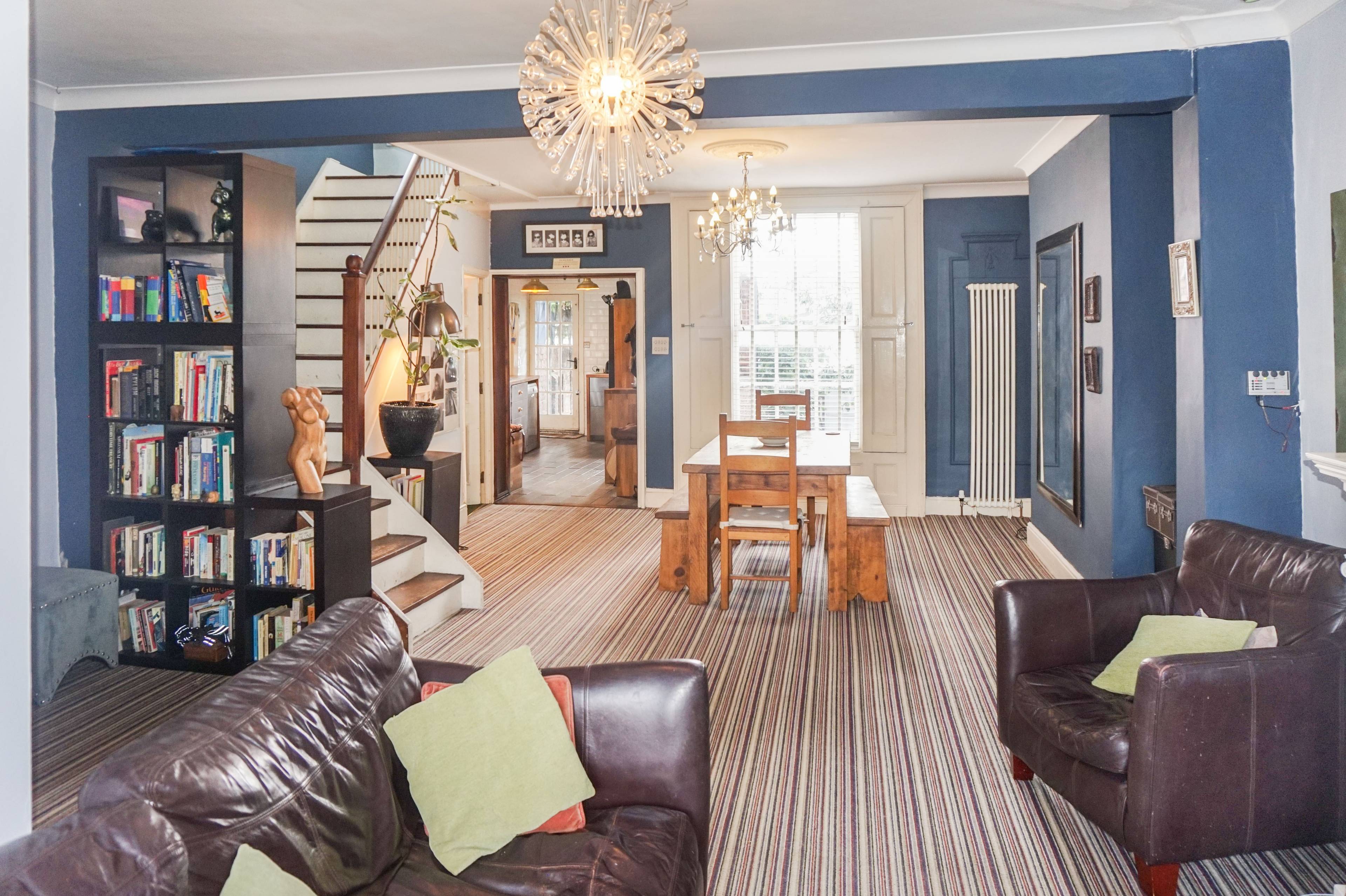 Lounge/Dining Room