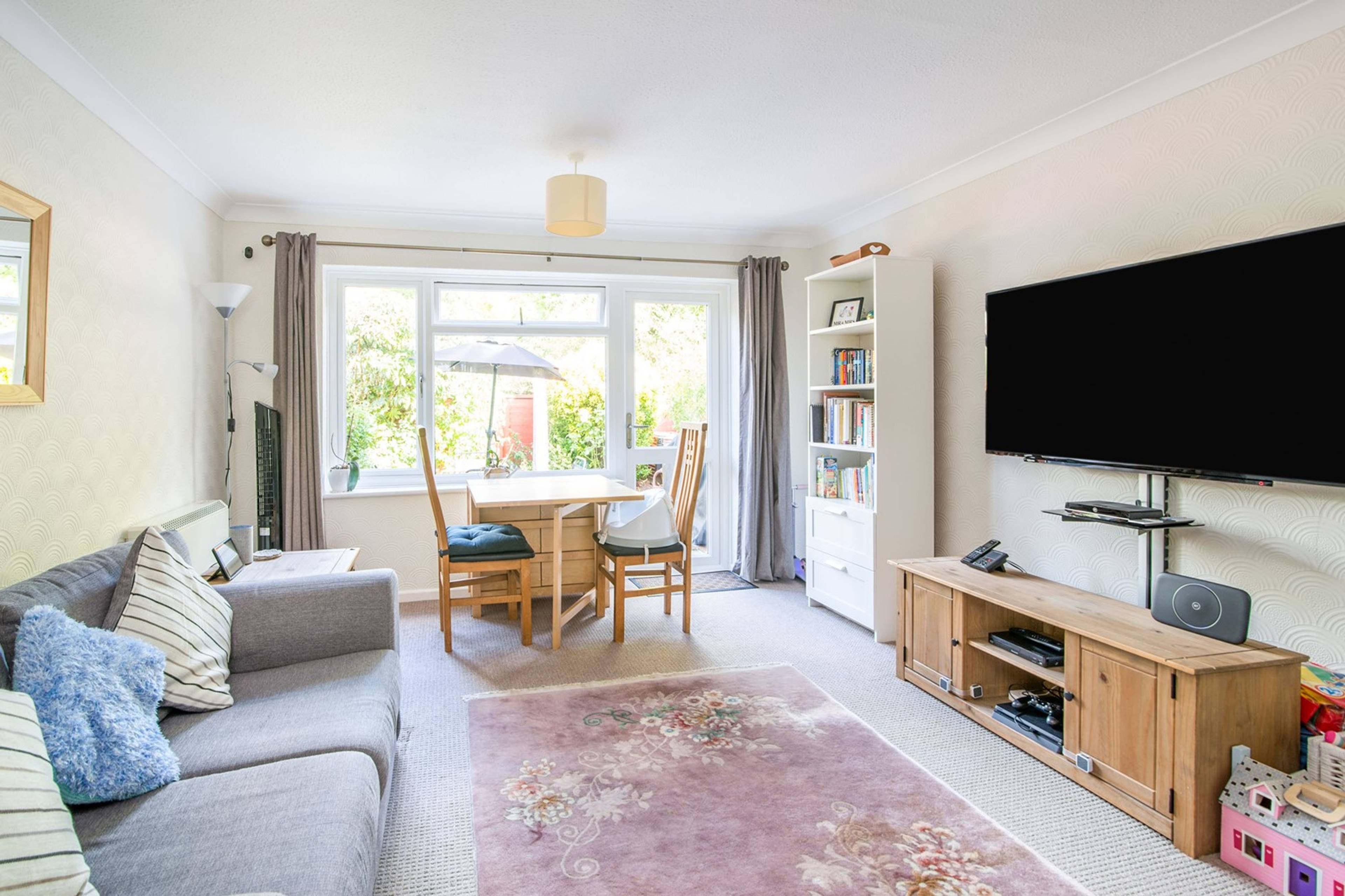 Lounge/Dining Room