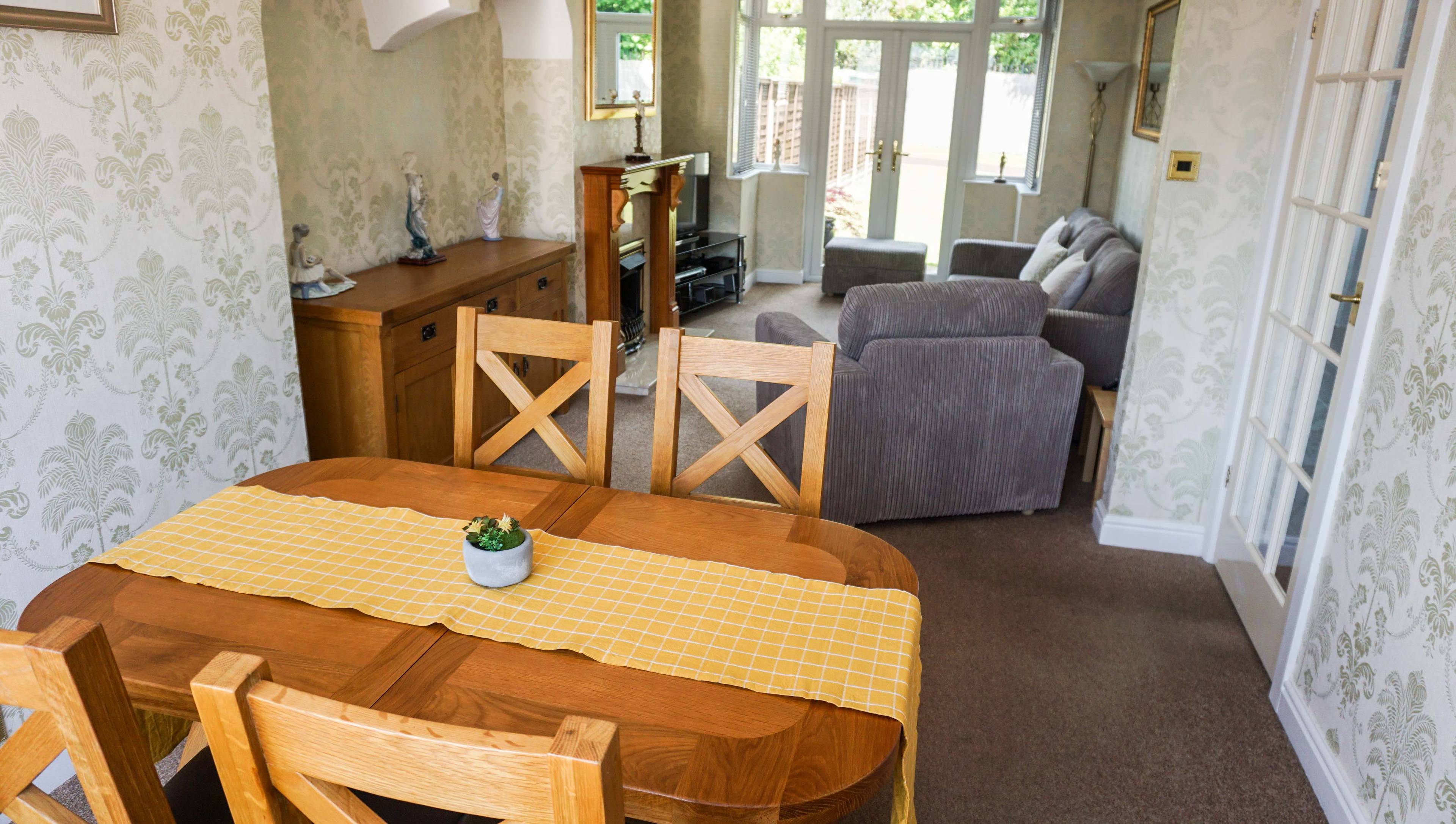 Lounge/Dining Room