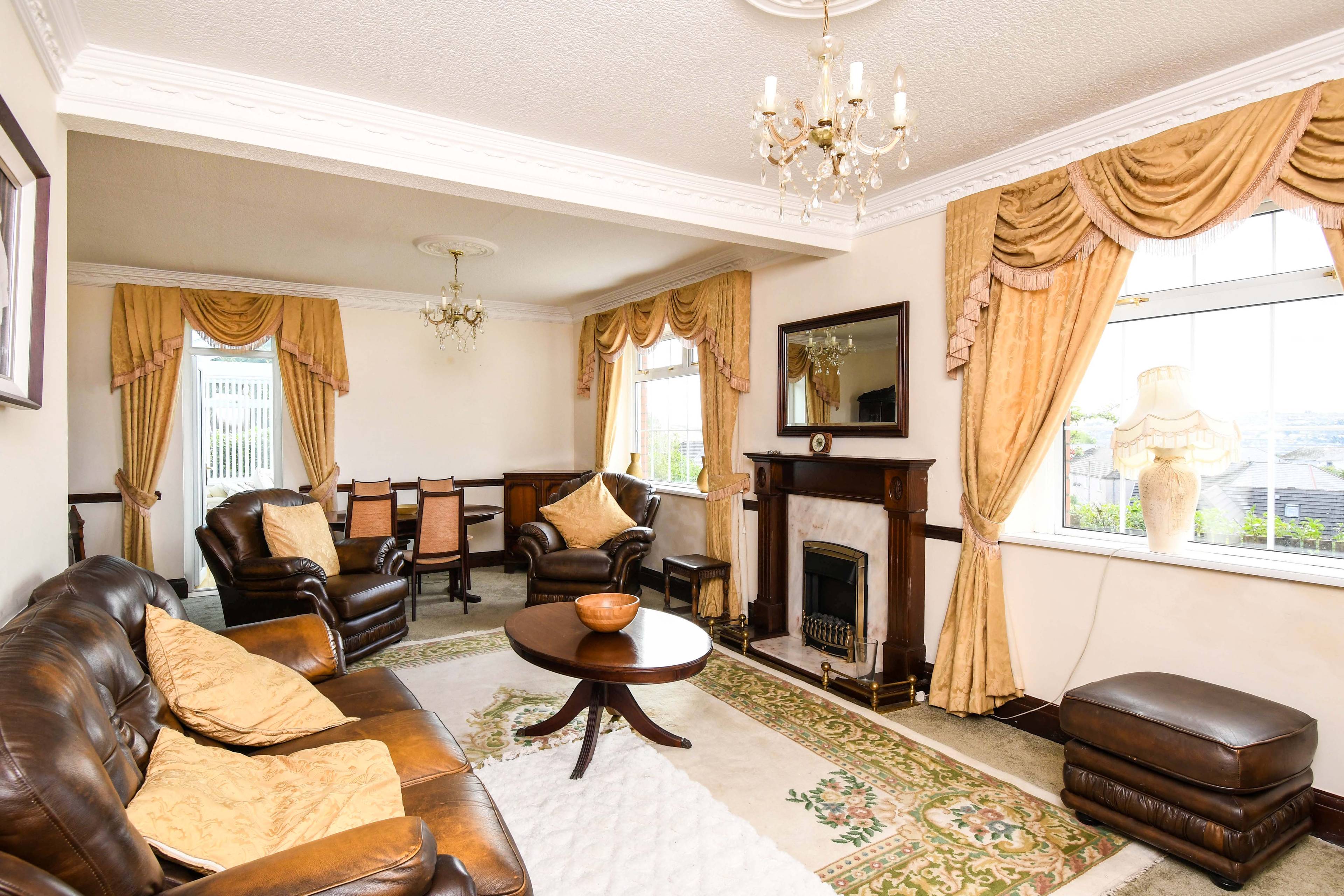 Lounge/Dining Room