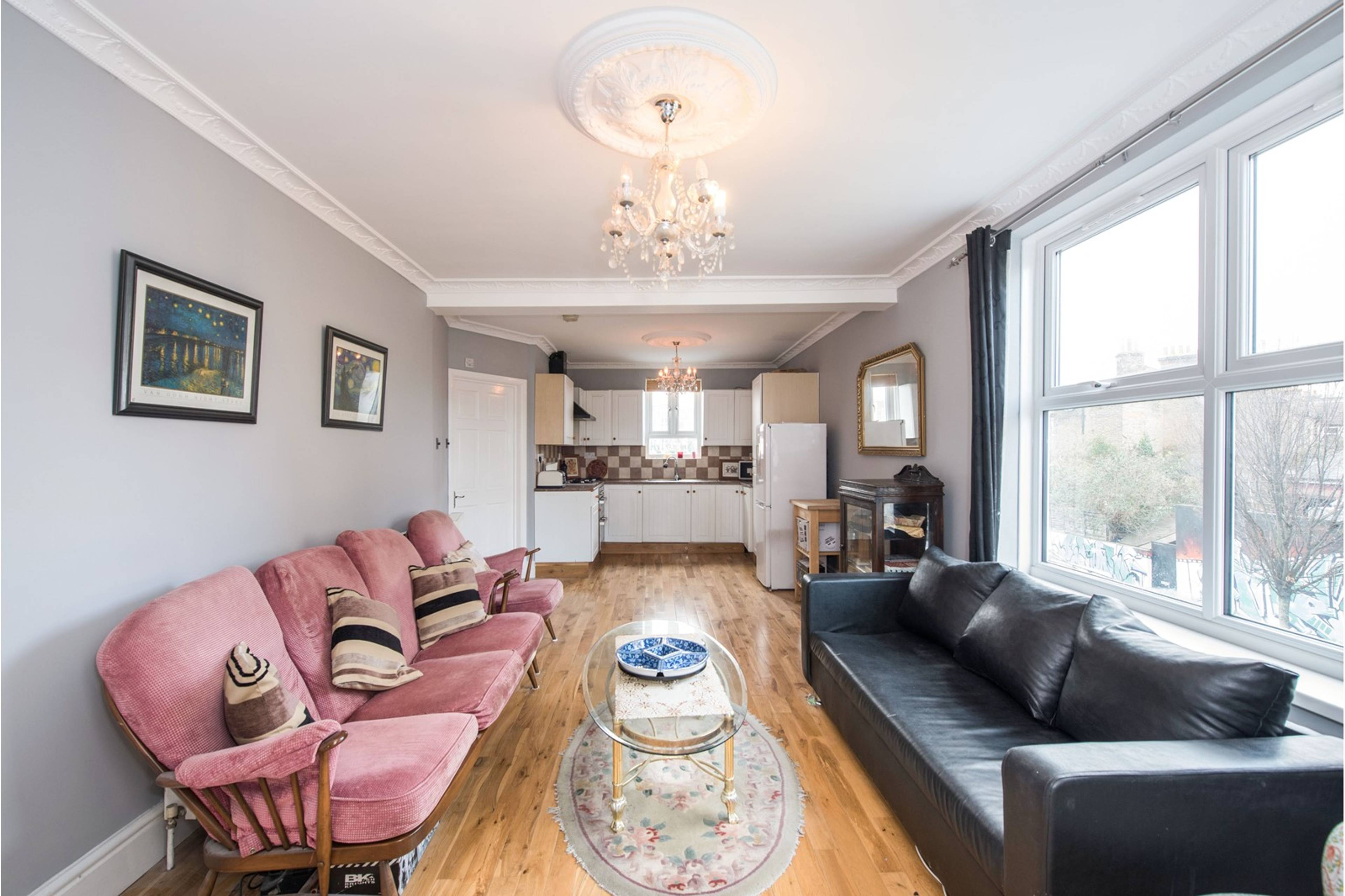 Lounge / Kitchen