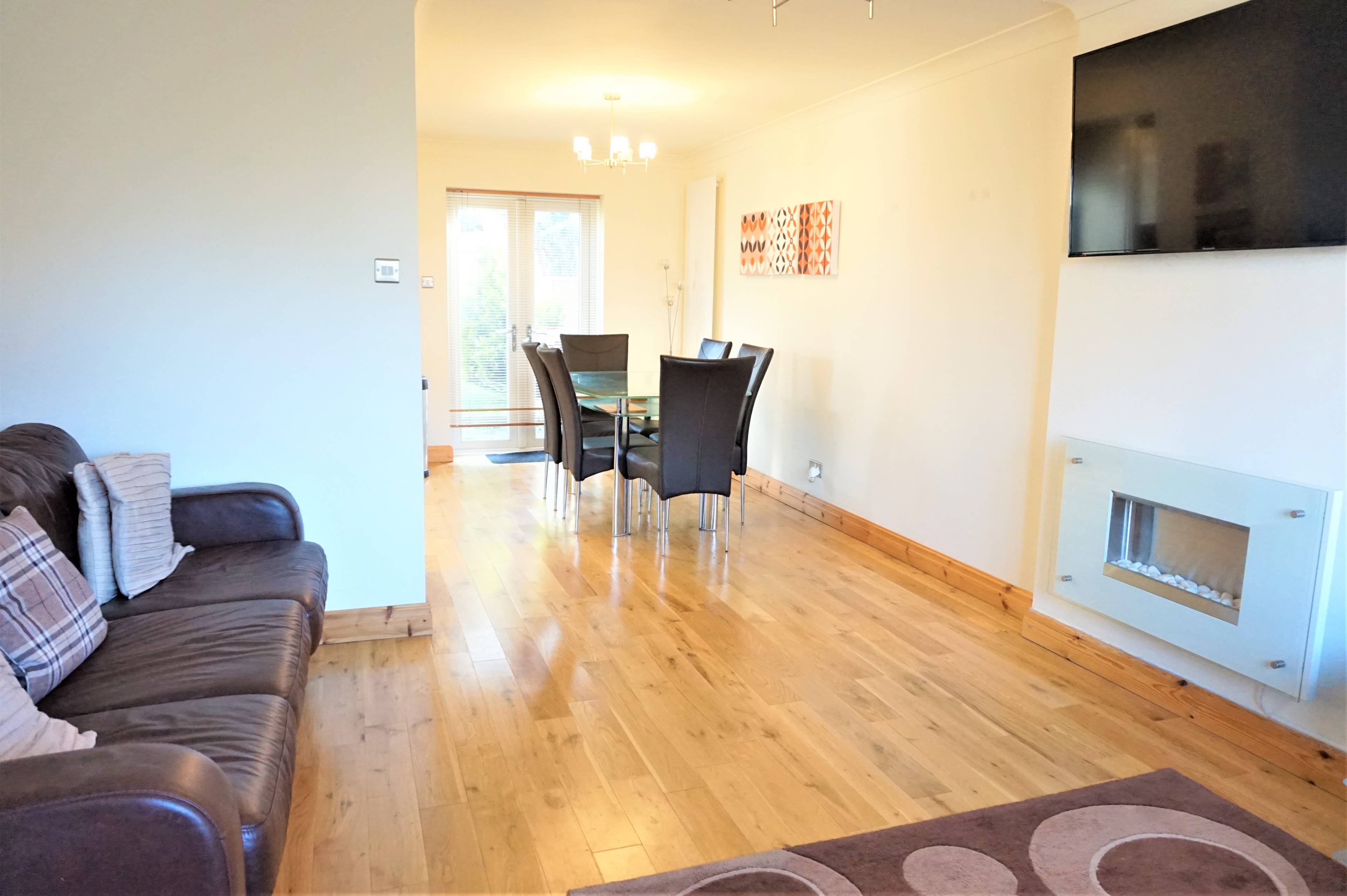 Lounge/Dining Room