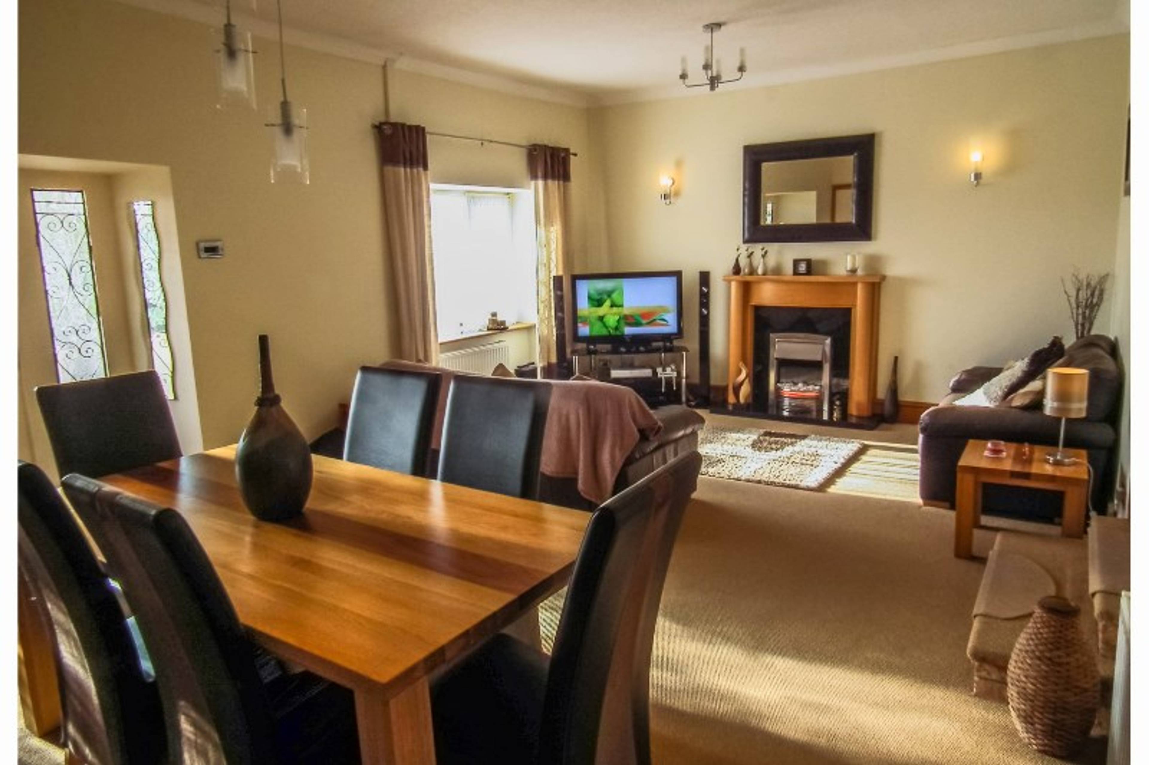 Lounge/Dining Room
