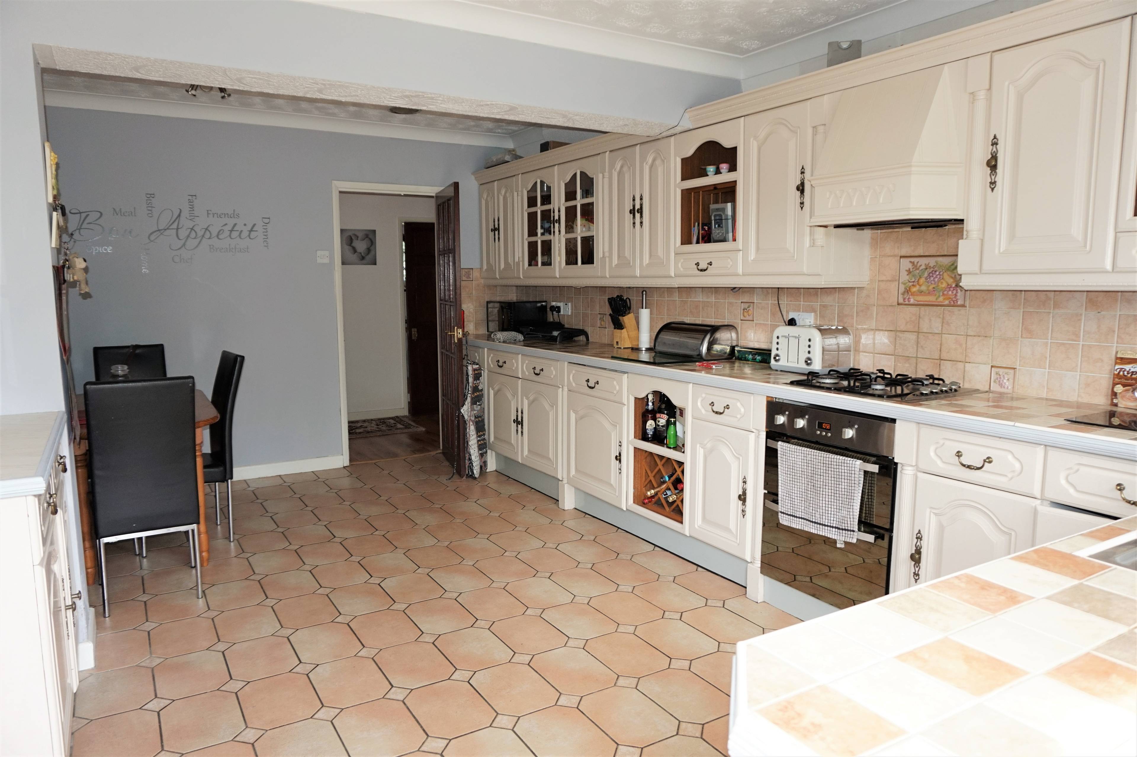 Kitchen/Dining Room
