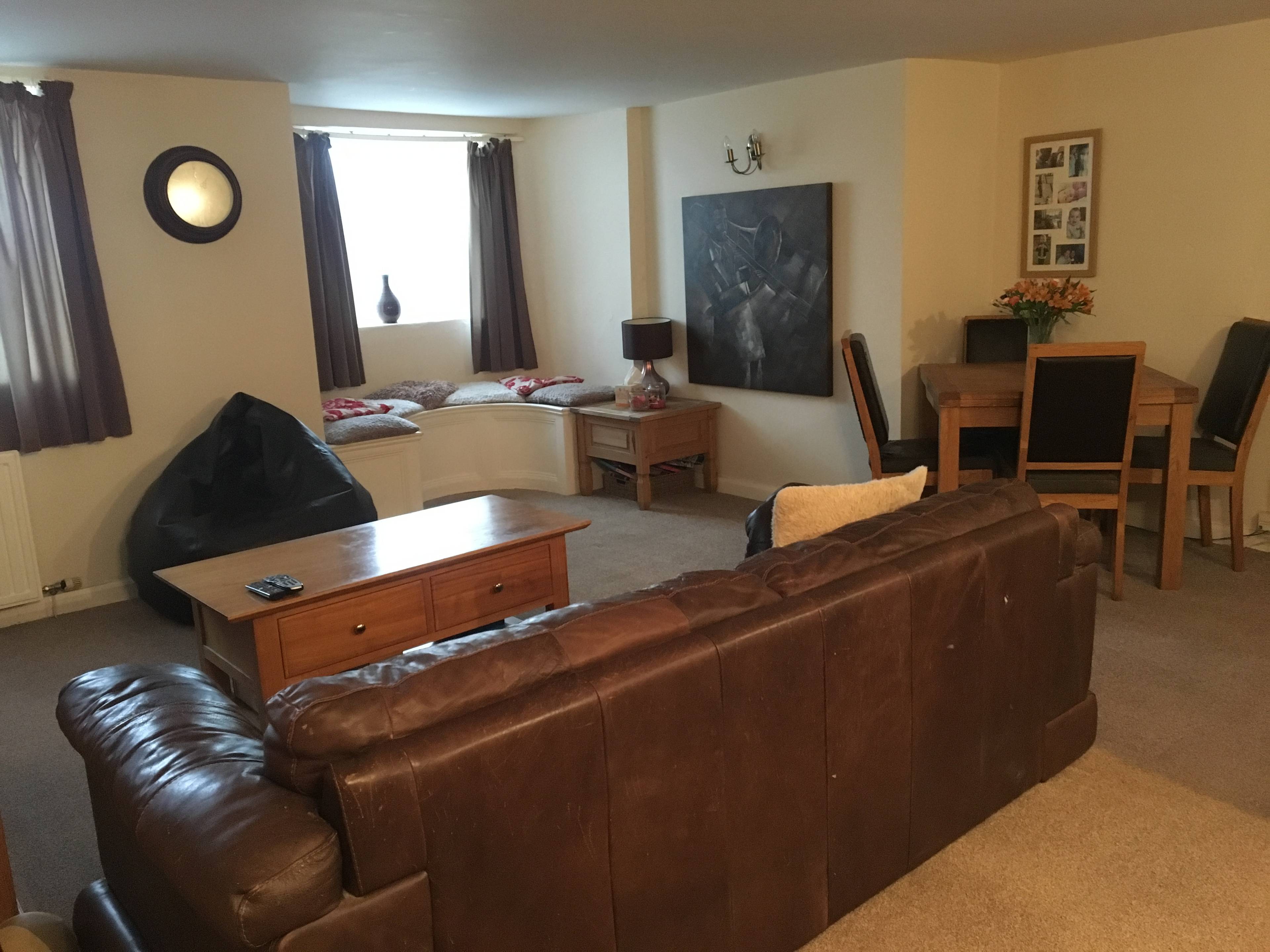 Lounge/Dining Room