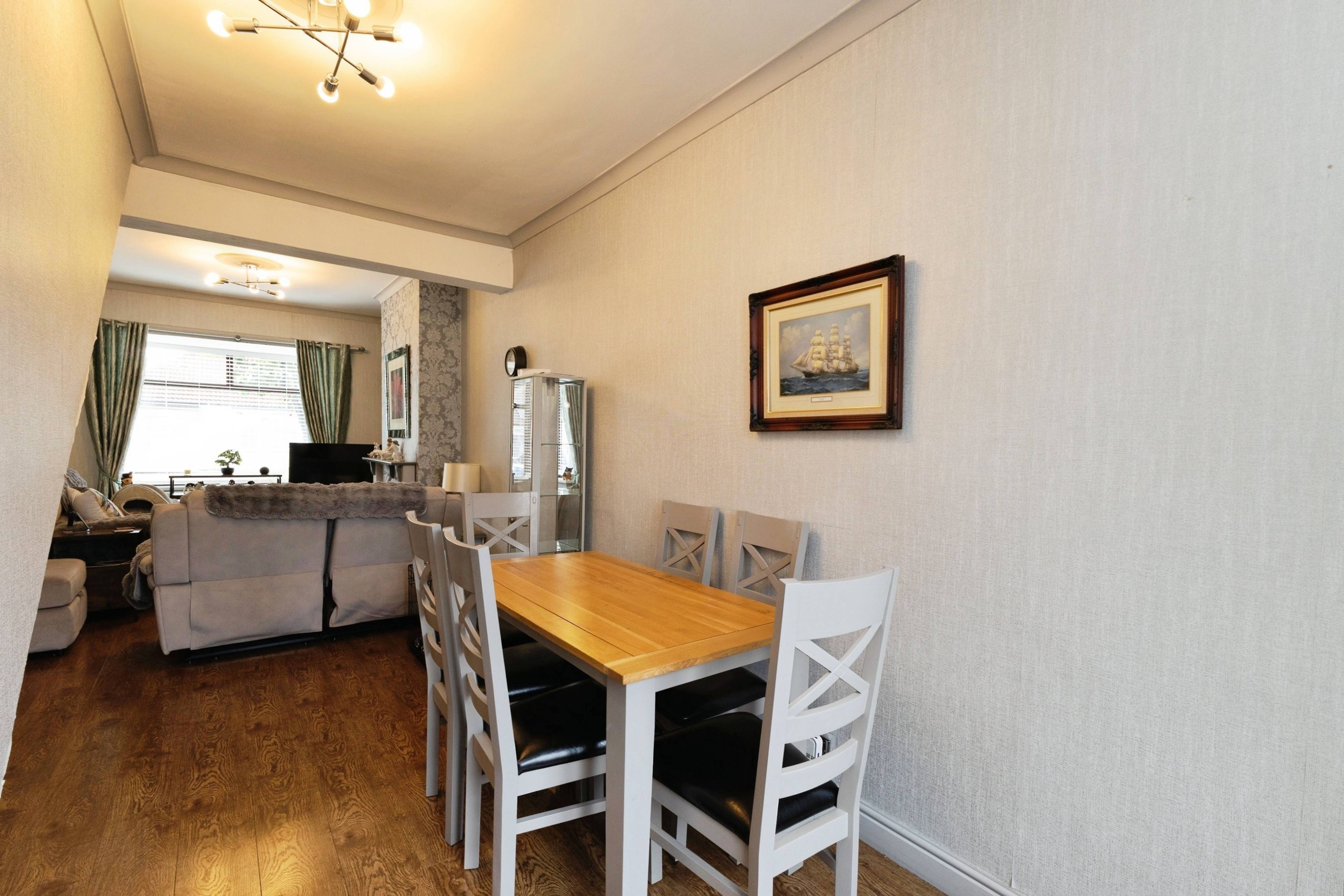 Lounge/Dining Room