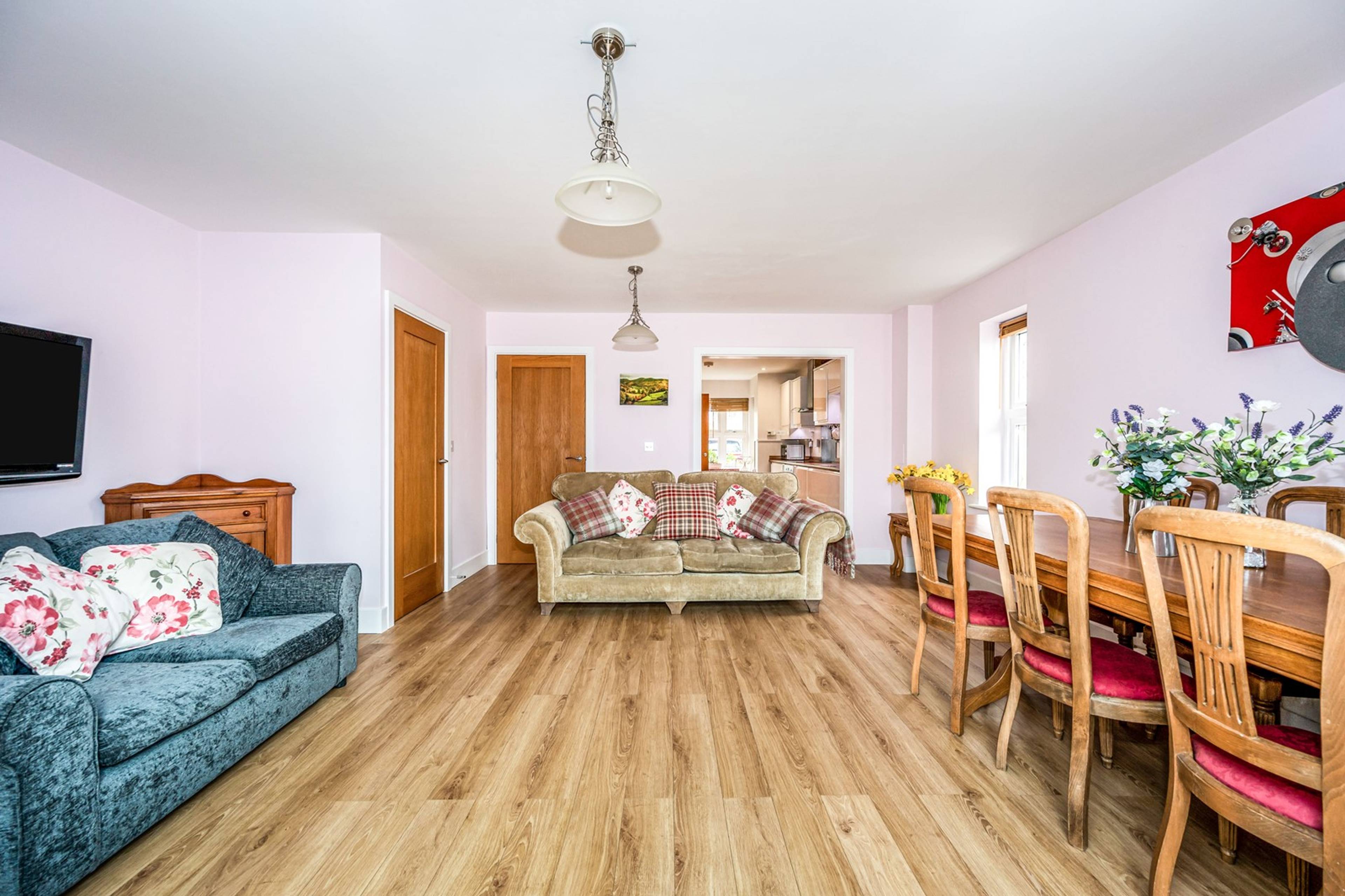 Lounge/Dining Room