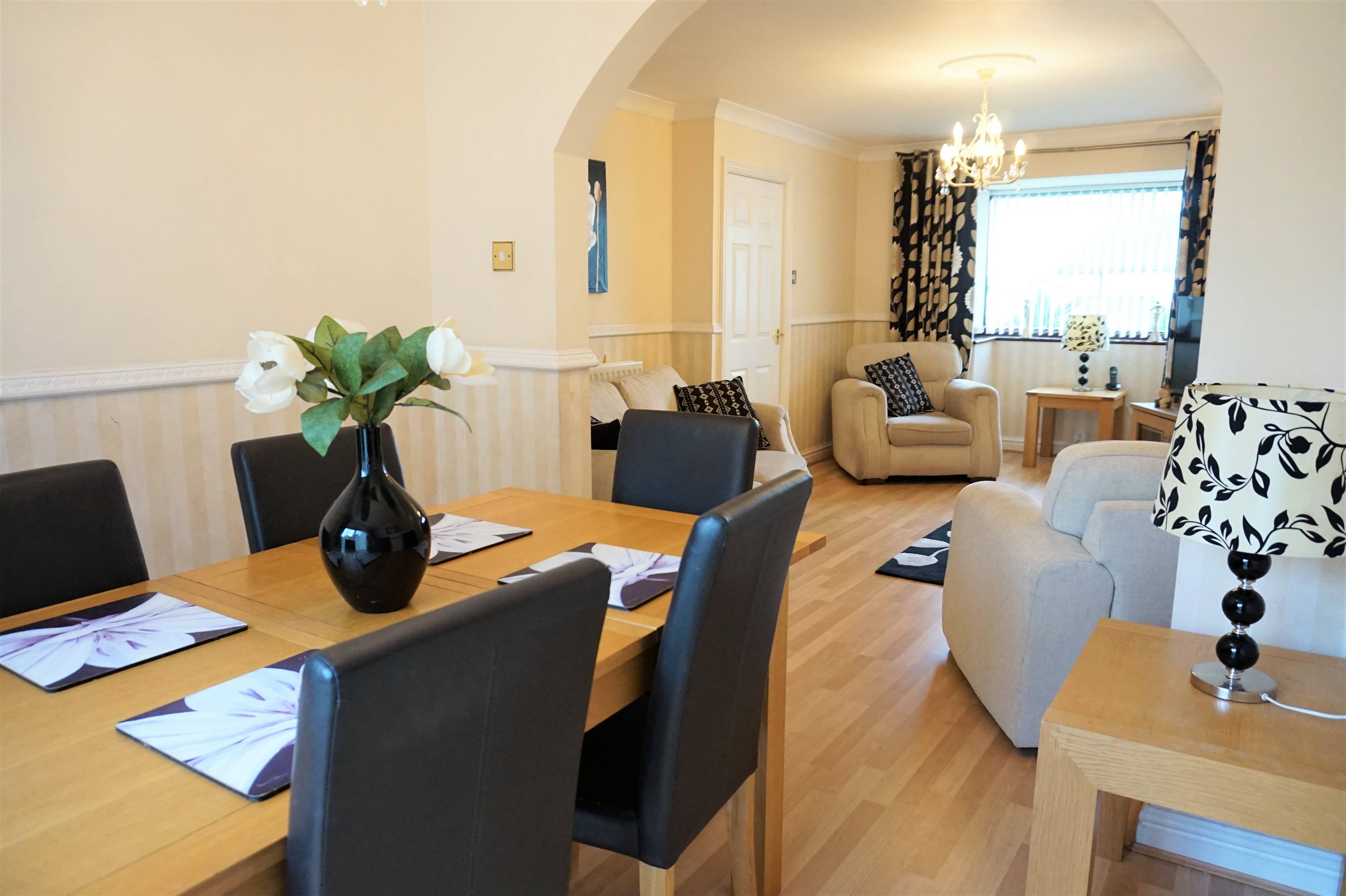 Lounge/Dining Room