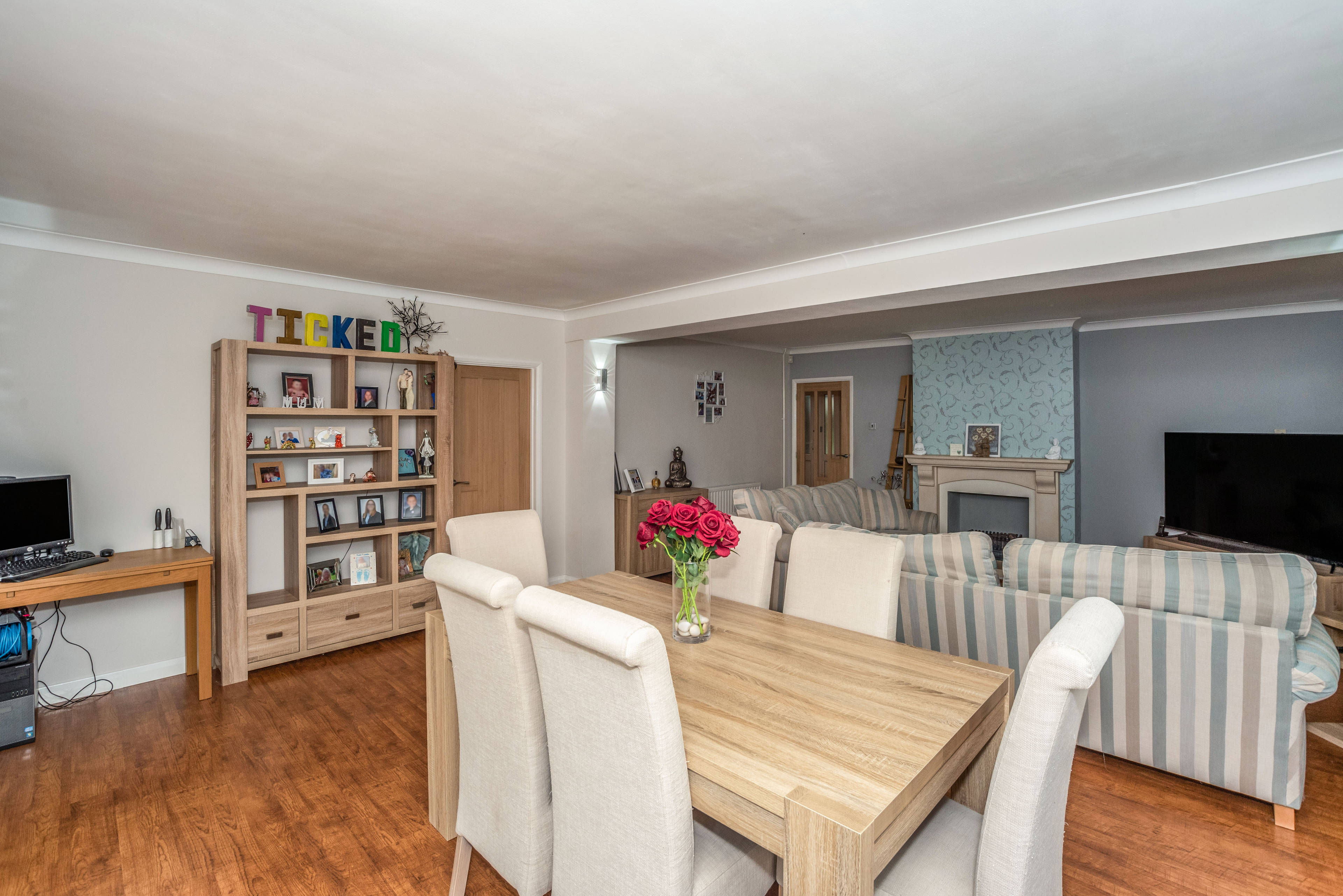 Lounge/Dining Room