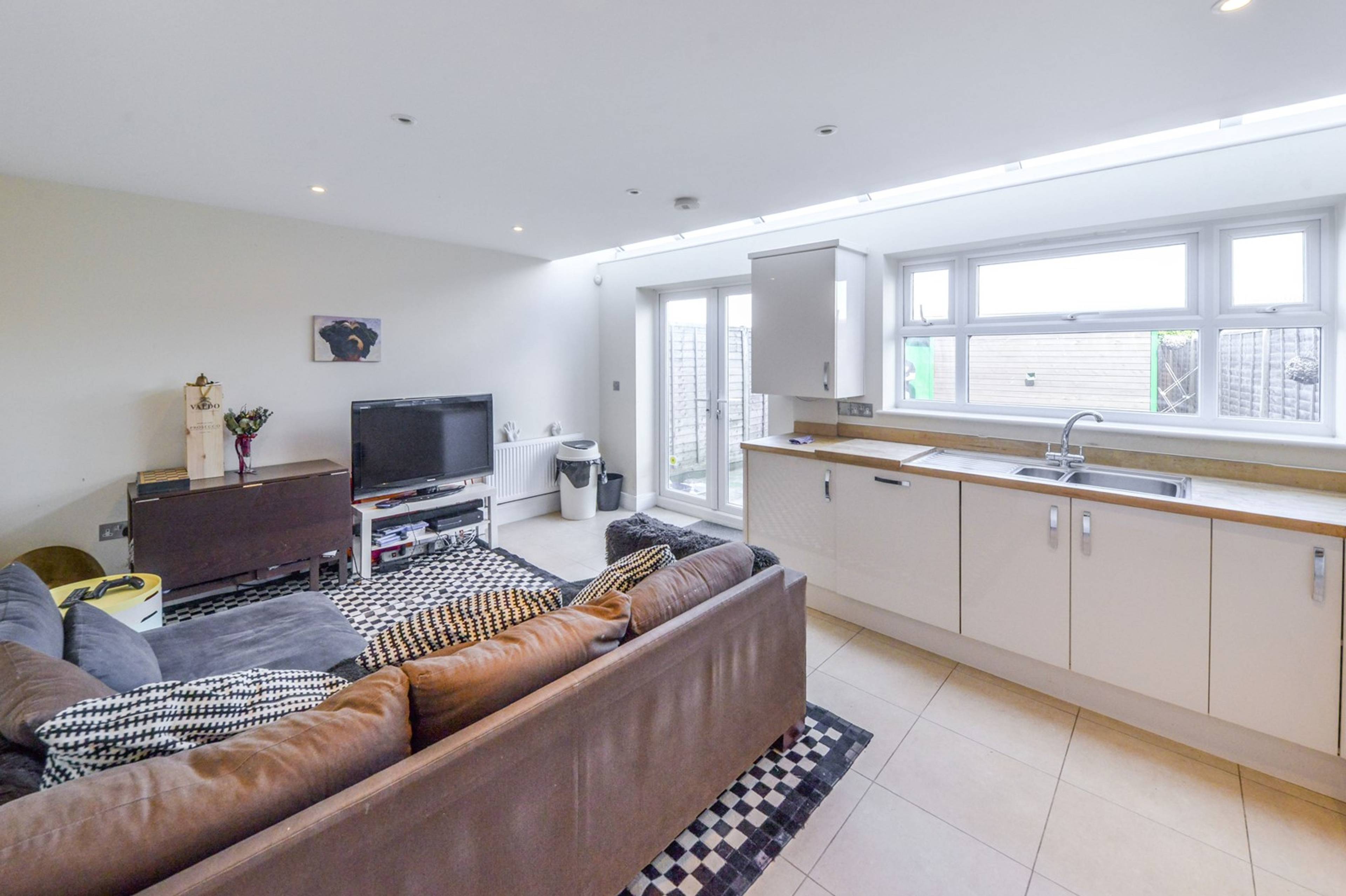 Lounge / Kitchen
