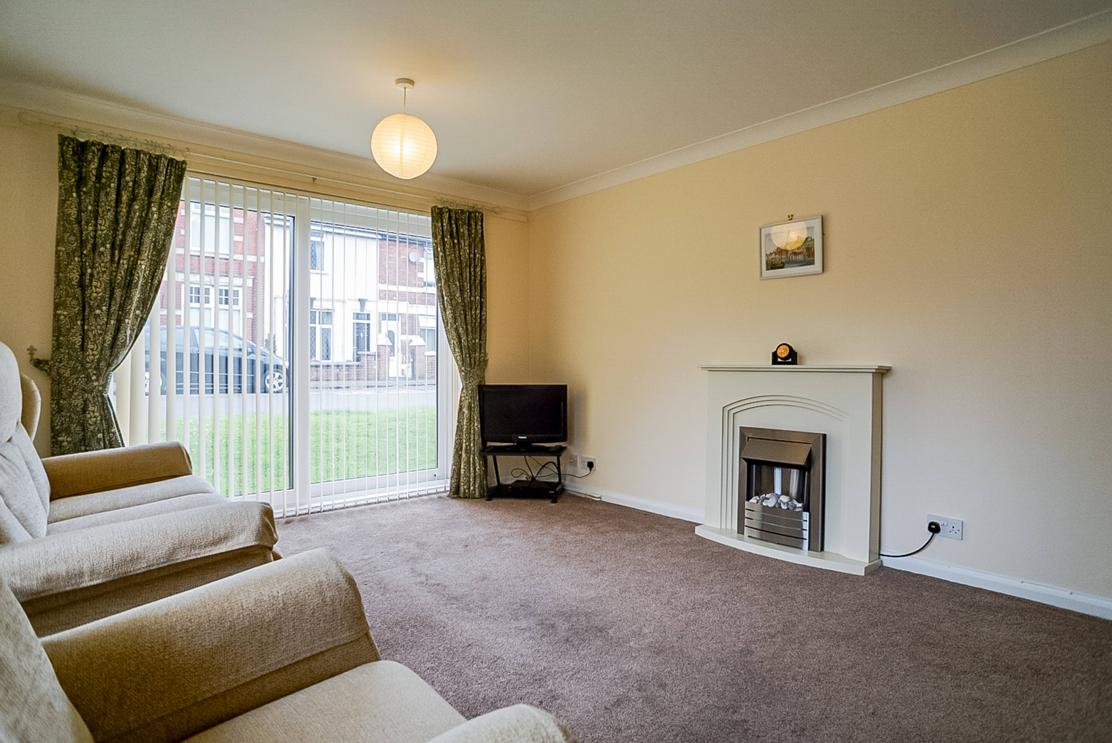 Lounge/Dining Room