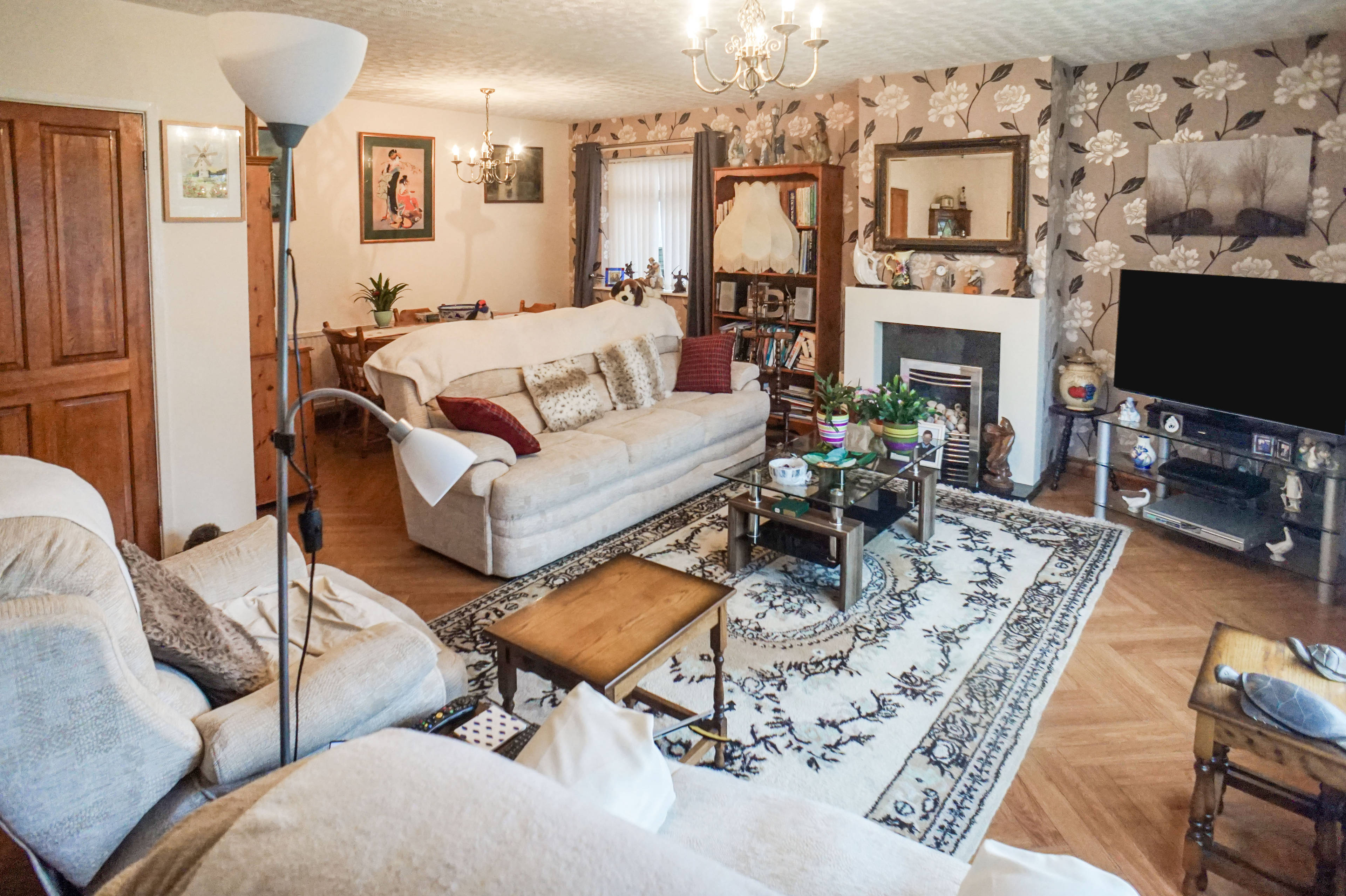 Lounge/Dining Room
