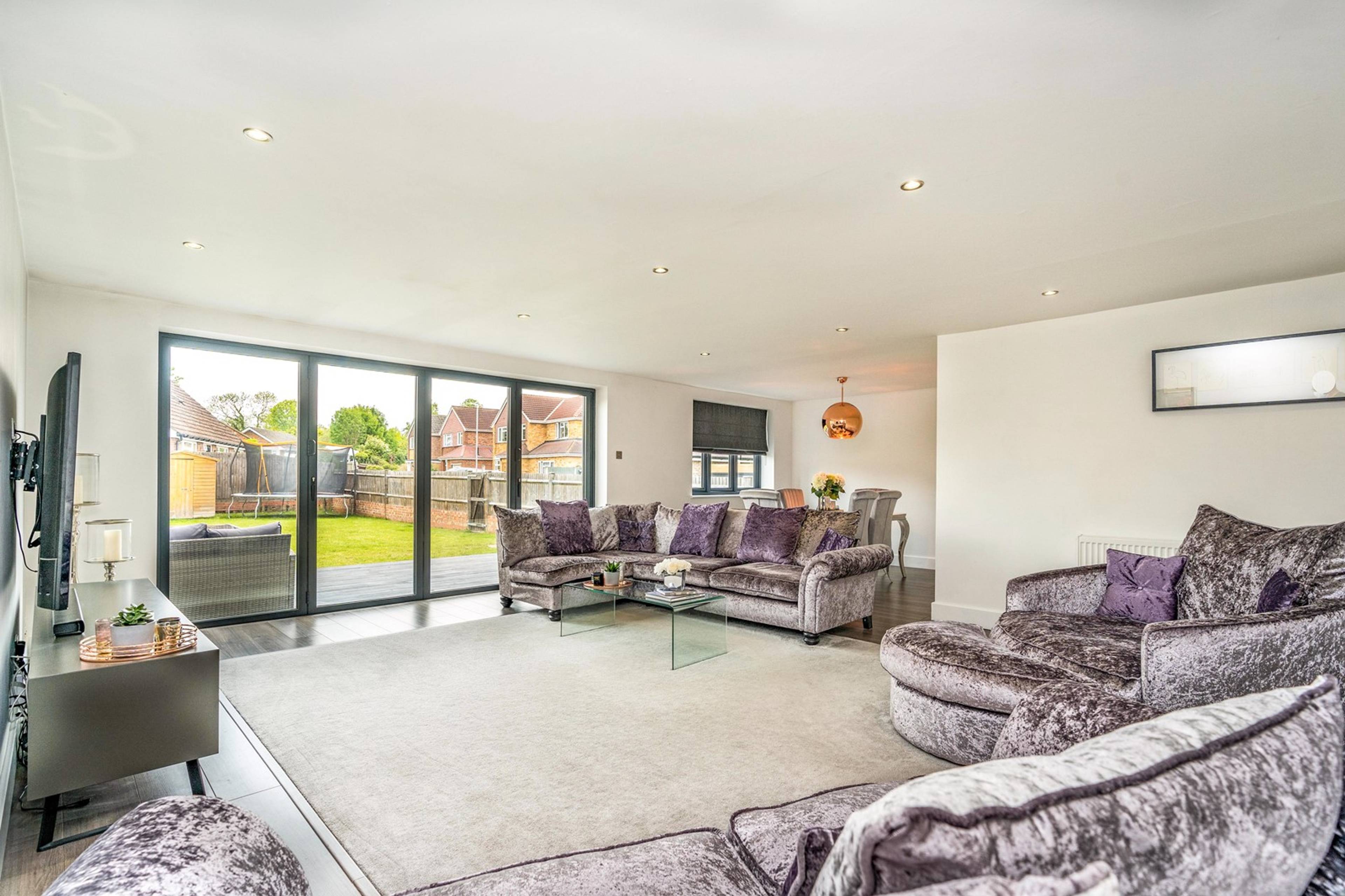 Lounge/Dining Room