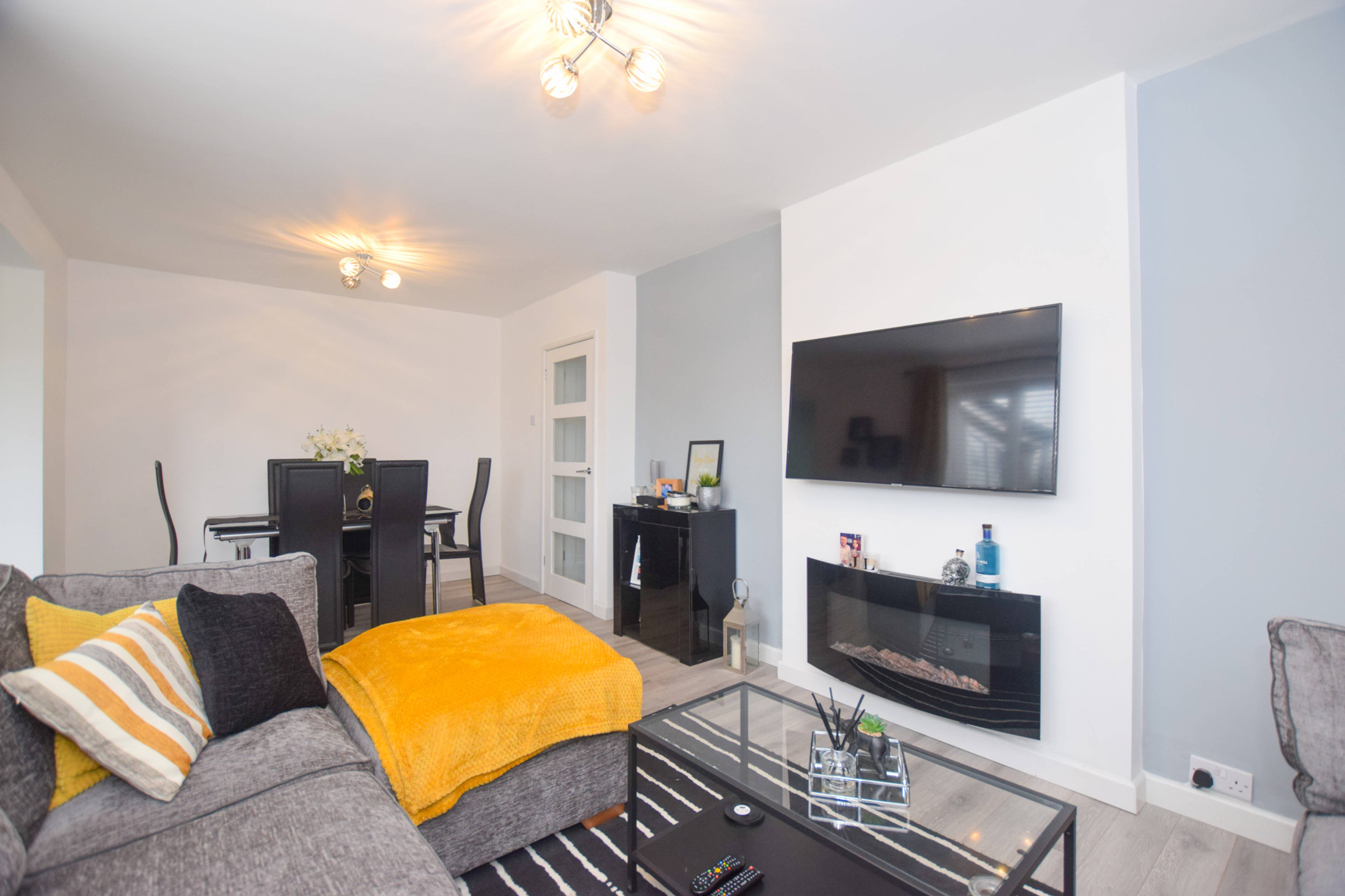 Lounge/Dining Room