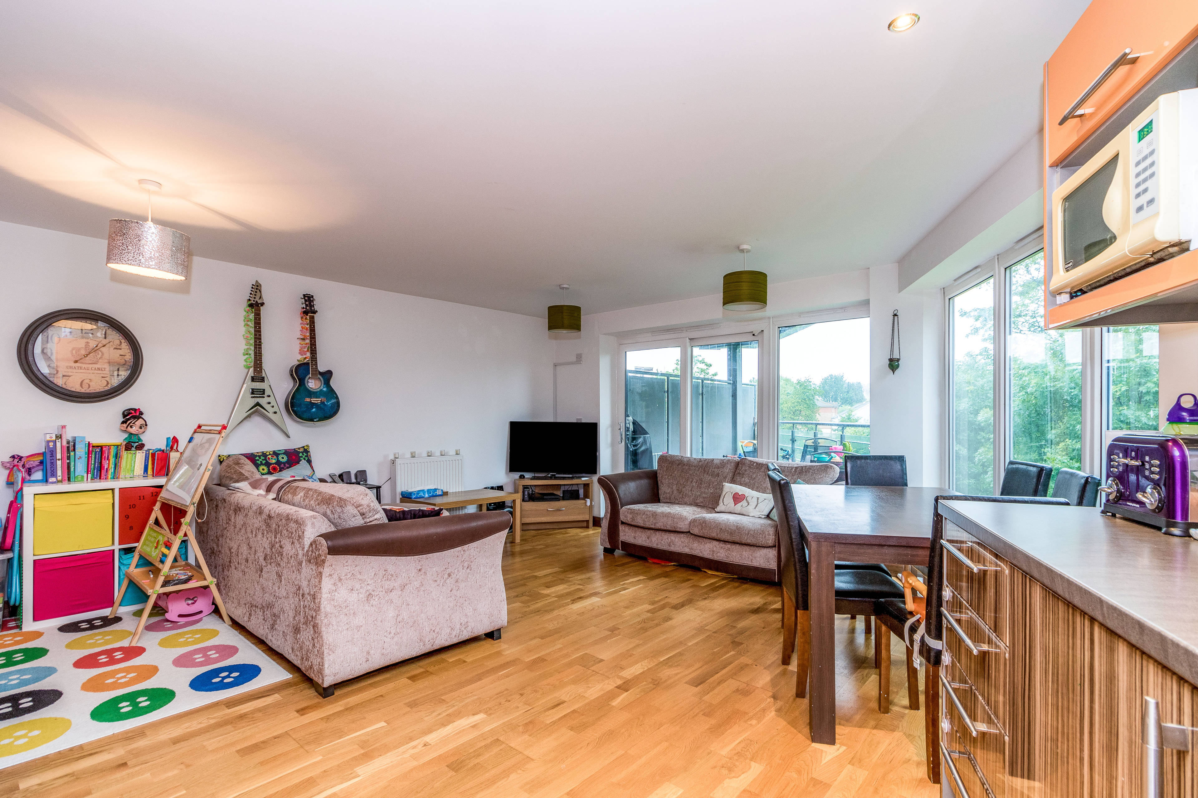 Lounge/Dining Room