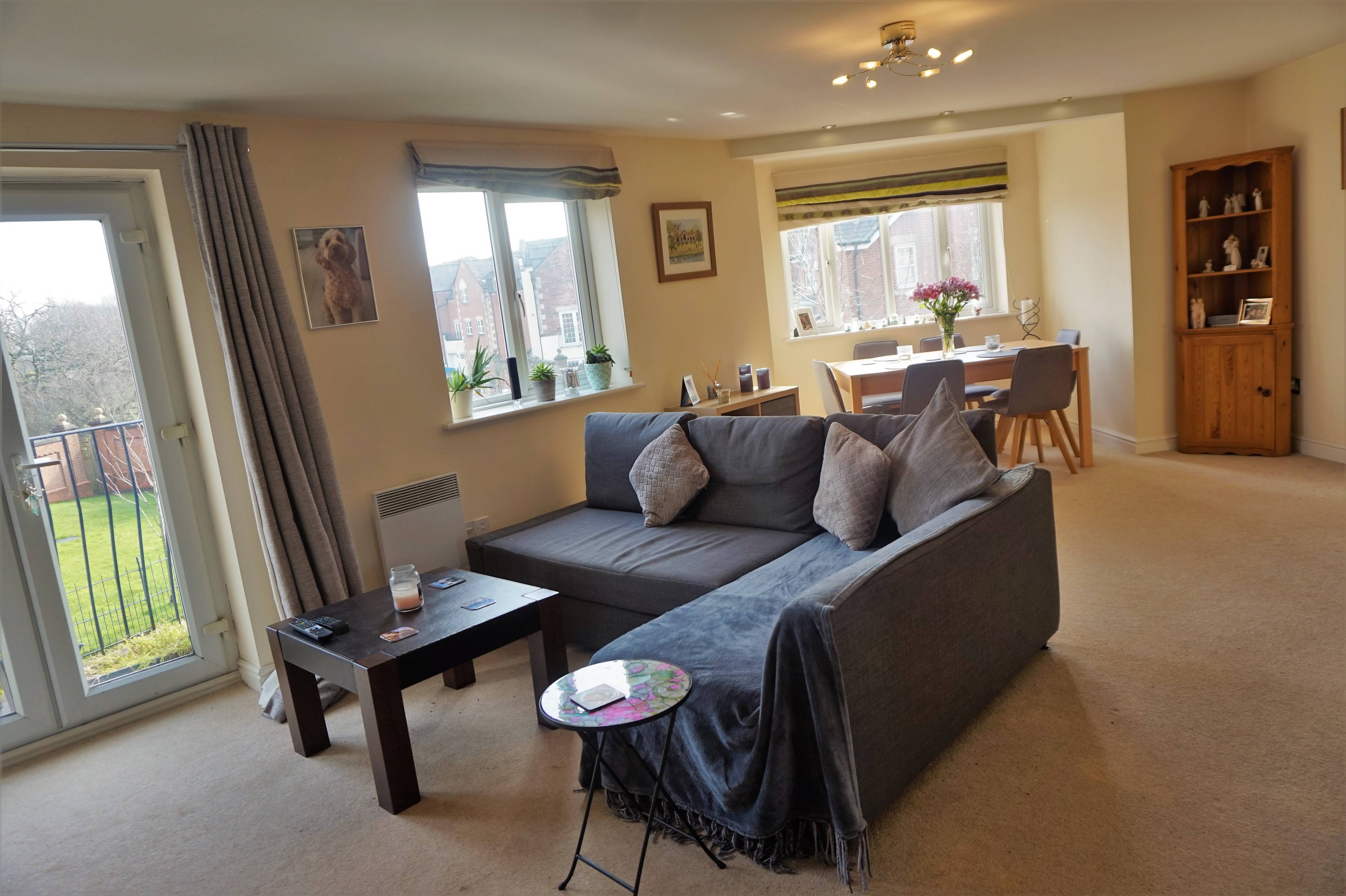 Lounge/Dining Room