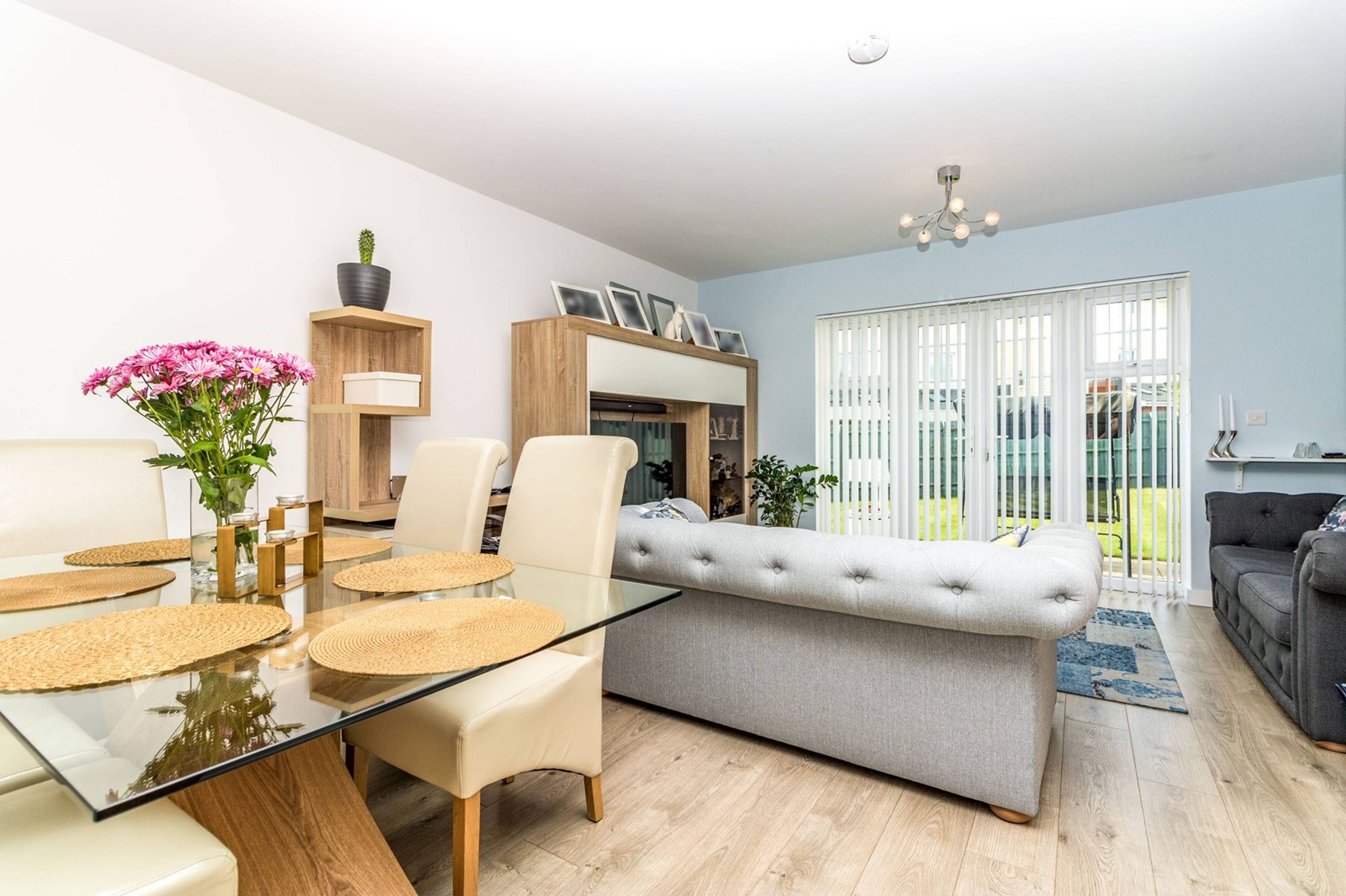 Lounge/Dining Room